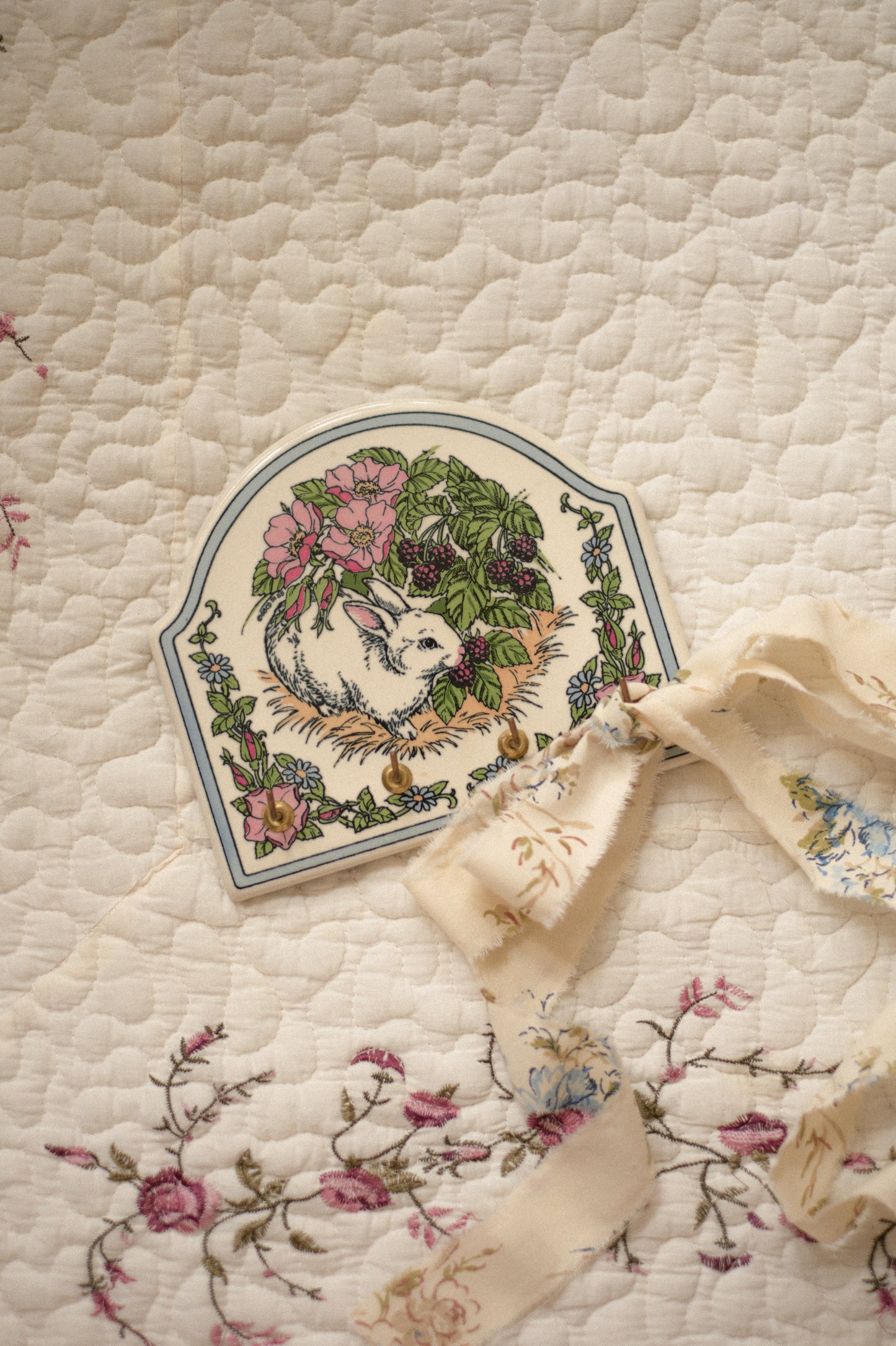 Vintage hand painted bunny key holder ♡