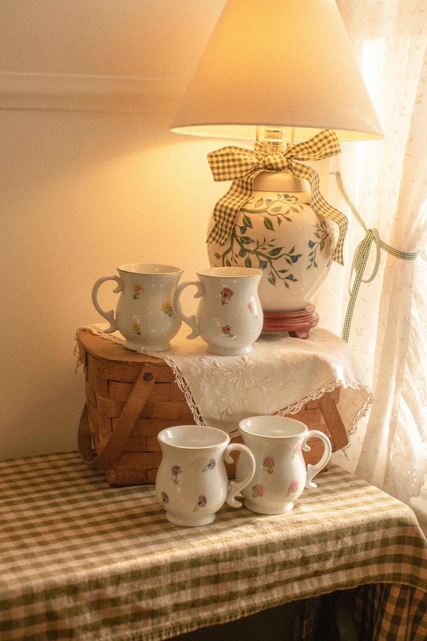 Vintage dainty floral coffee mugs