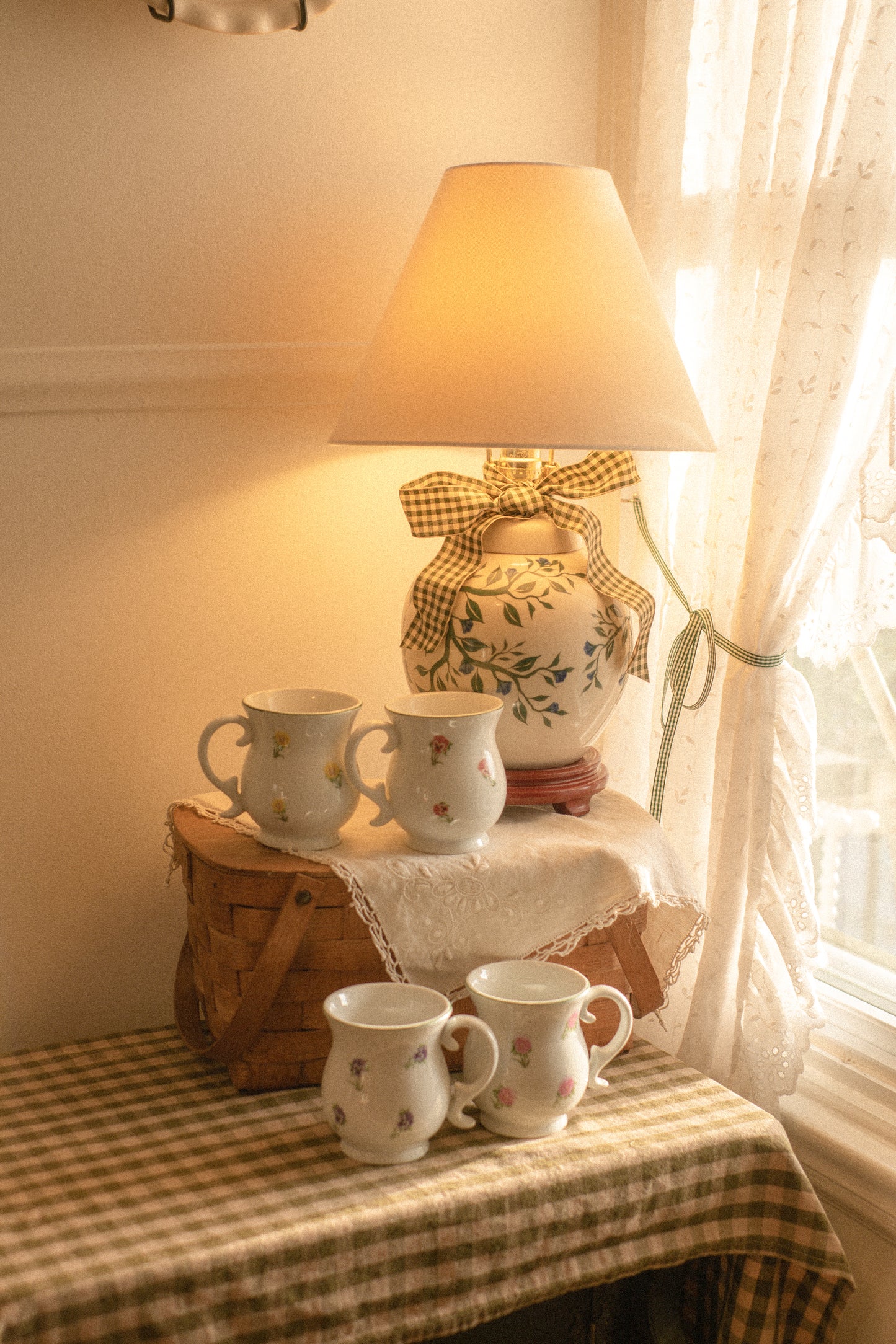 Vintage dainty floral coffee mugs