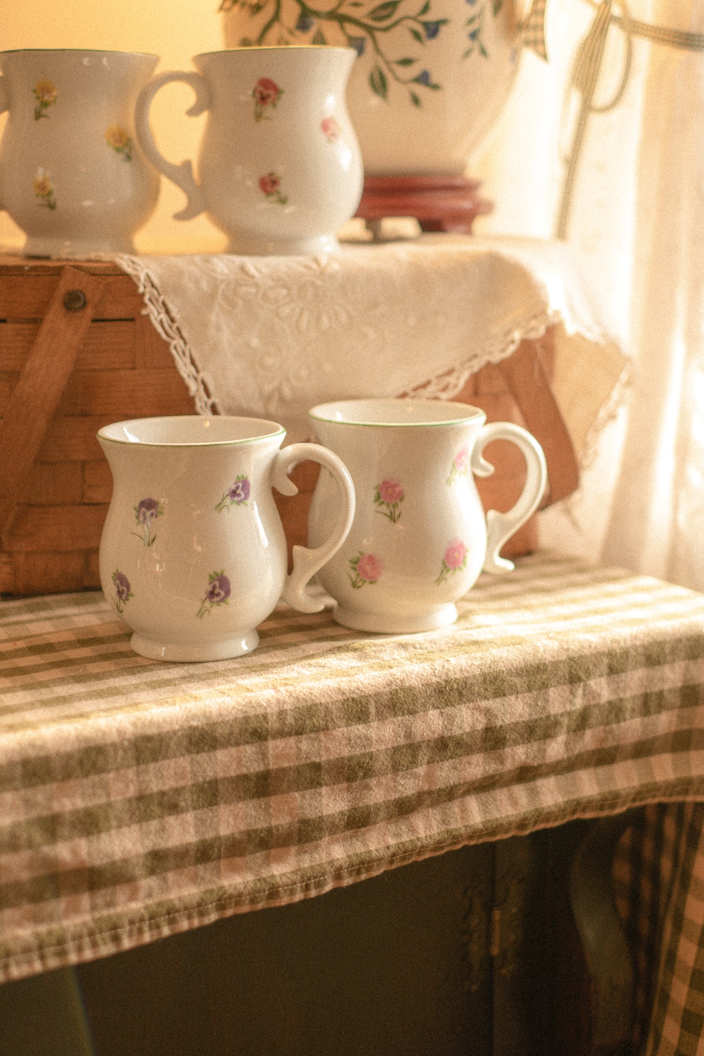 Vintage dainty floral coffee mugs
