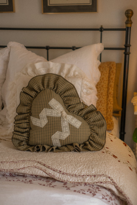 Handmade ruffled heart pillow - moss🍂