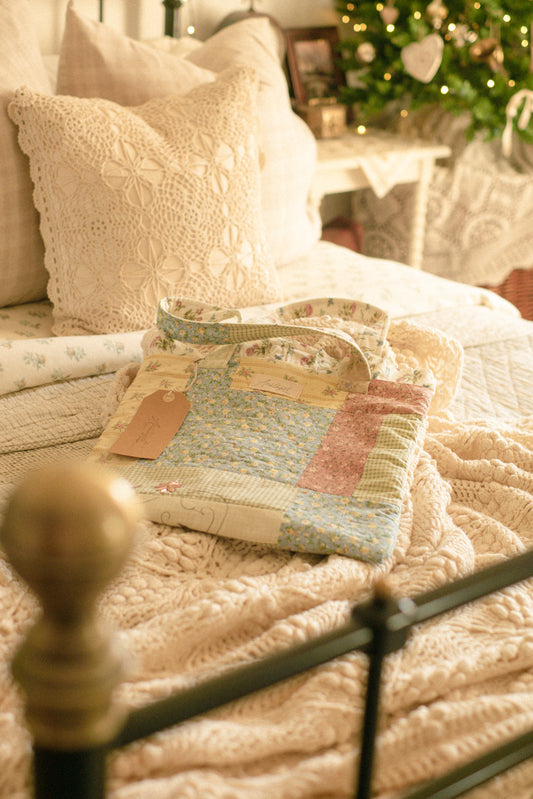 Handmade mini quilted tote bag - i smell snow