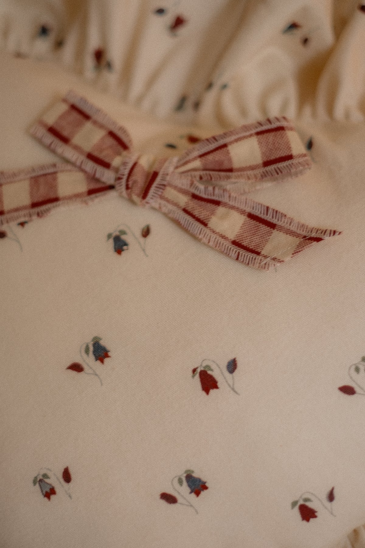 Handmade ruffled heart pillow - autumn rose 🥀