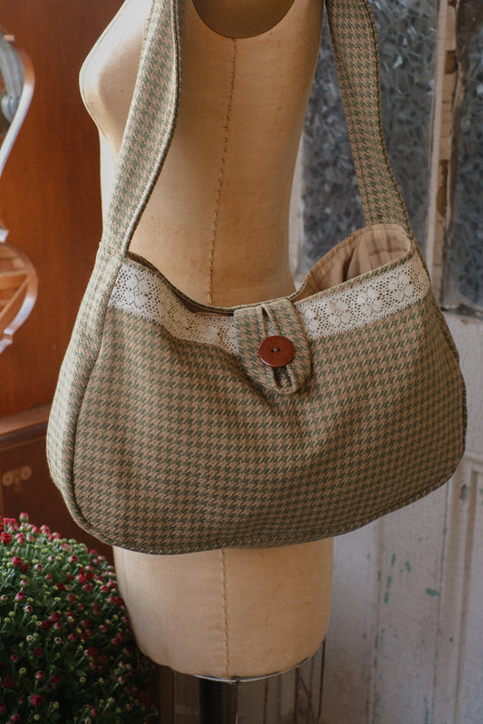 Handmade houndstooth lace tote 📖