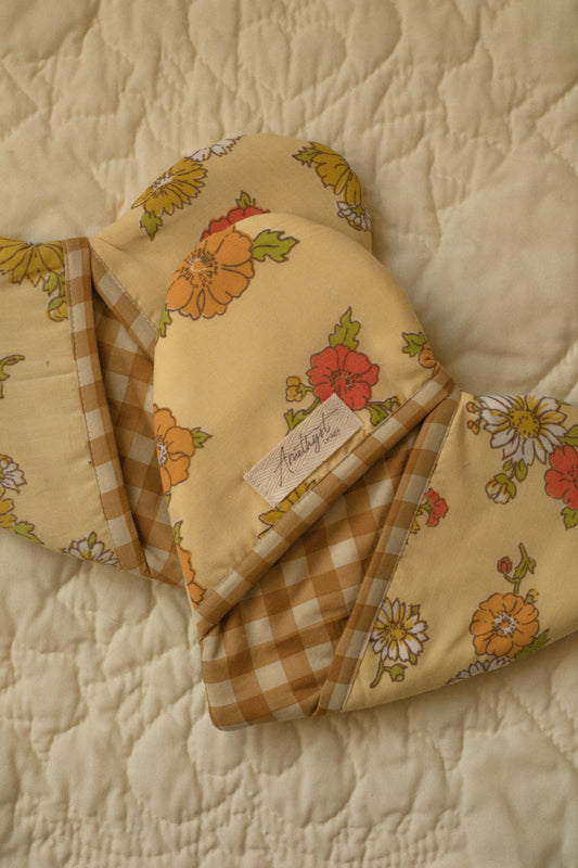Handmade heart shaped oven mitts (pair) - Magnolia