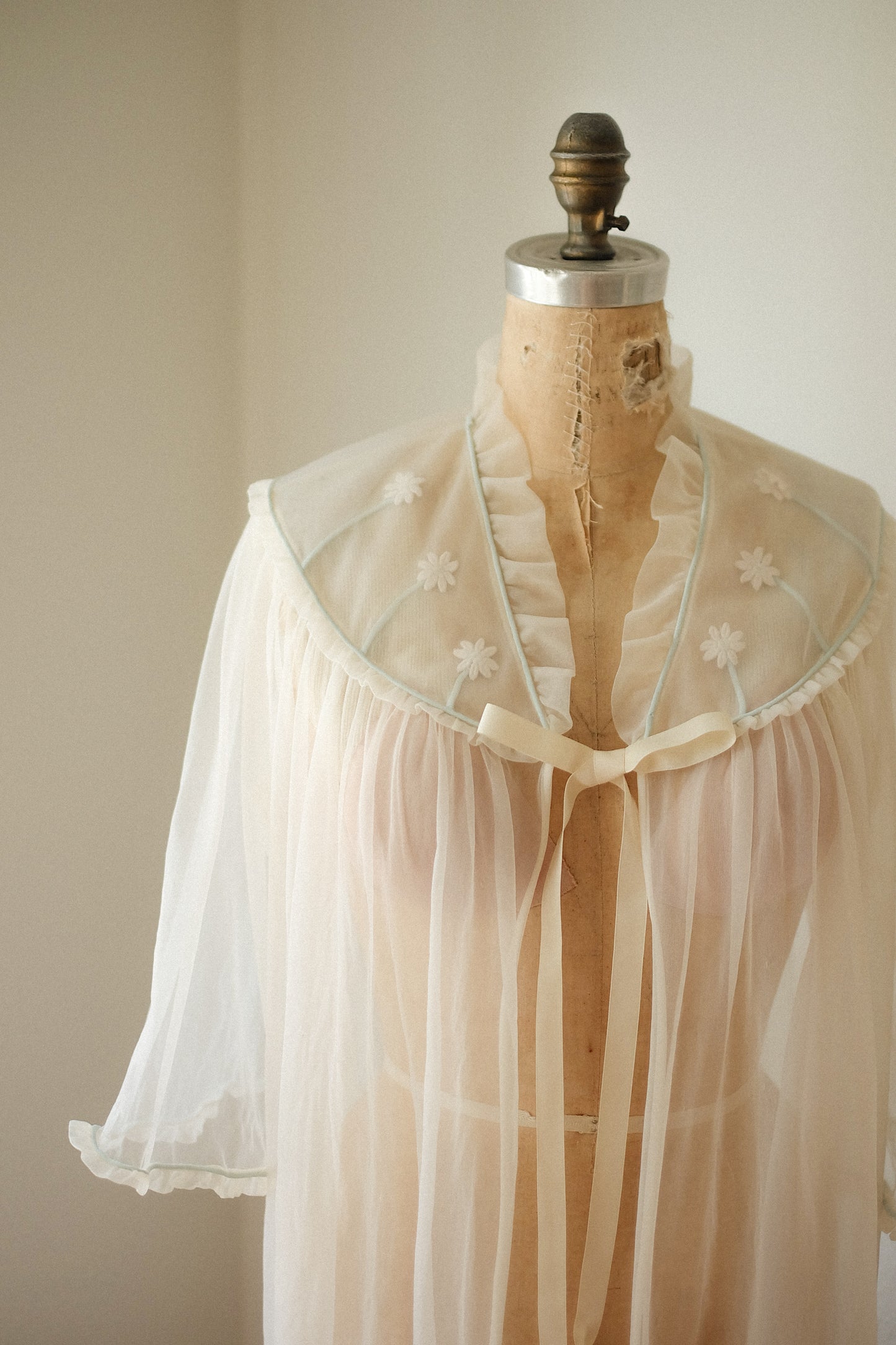 Vintage Reworked sheer daisy negligee ♡