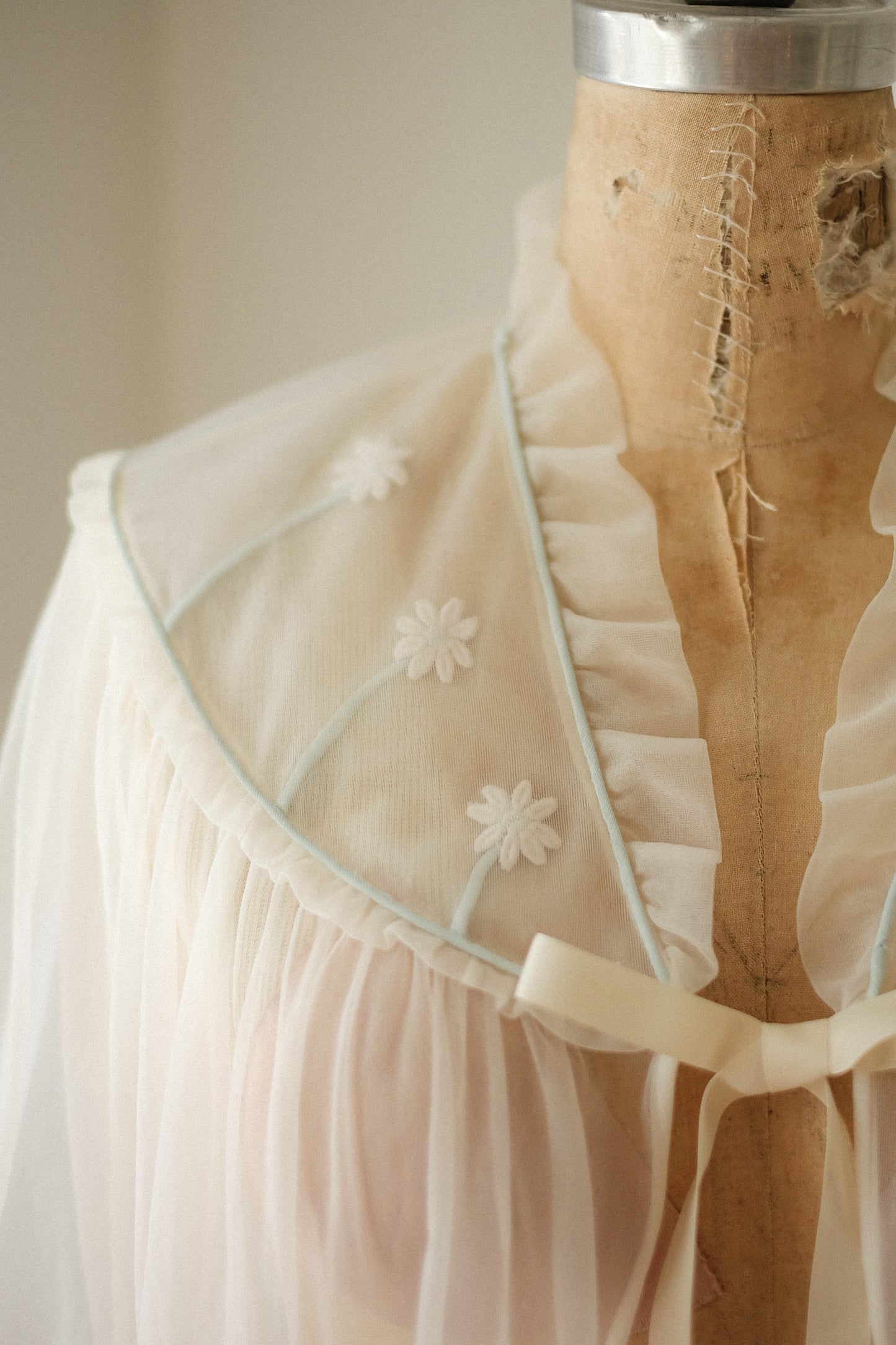 Vintage Reworked sheer daisy negligee ♡