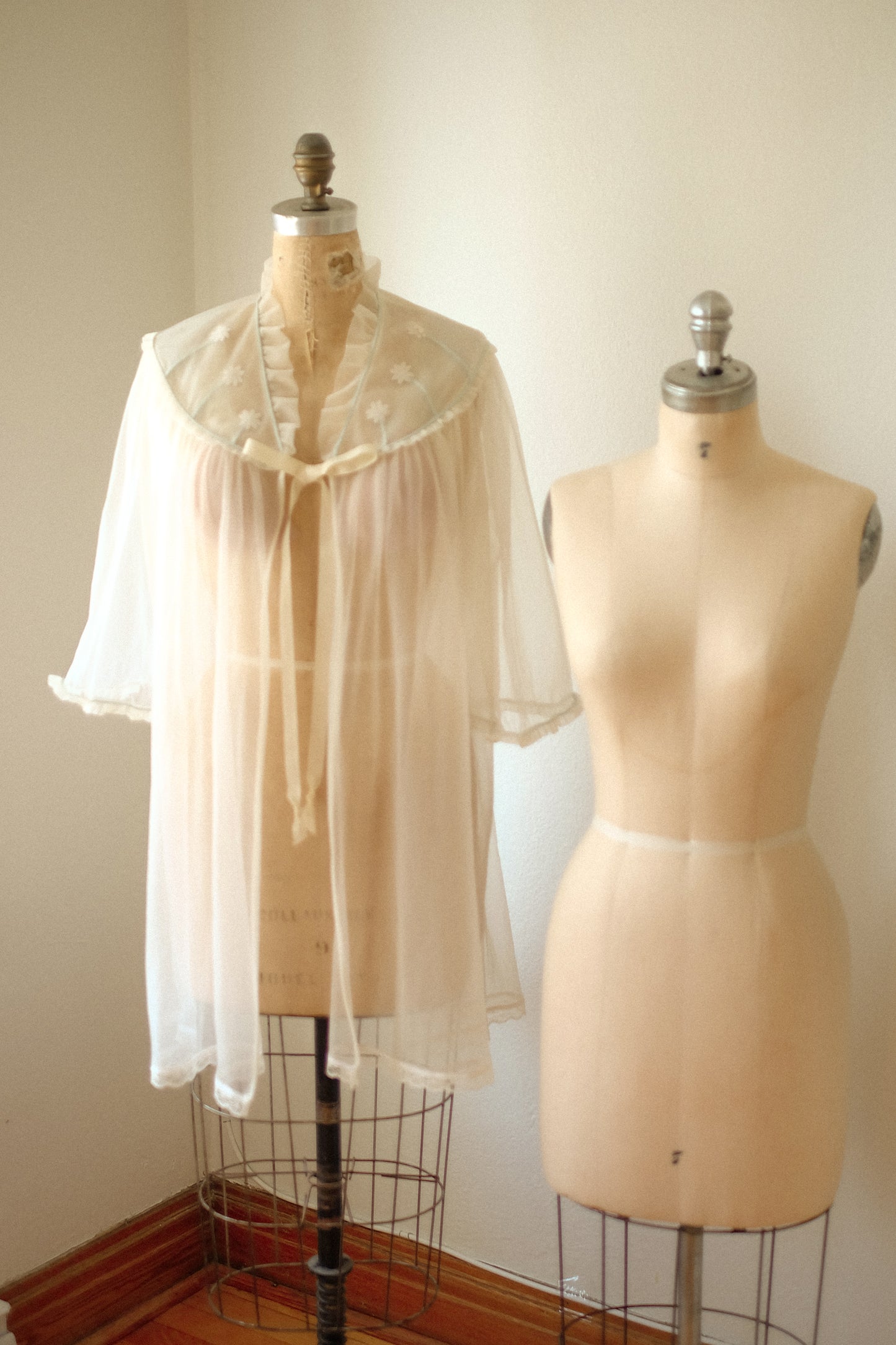 Vintage Reworked sheer daisy negligee ♡
