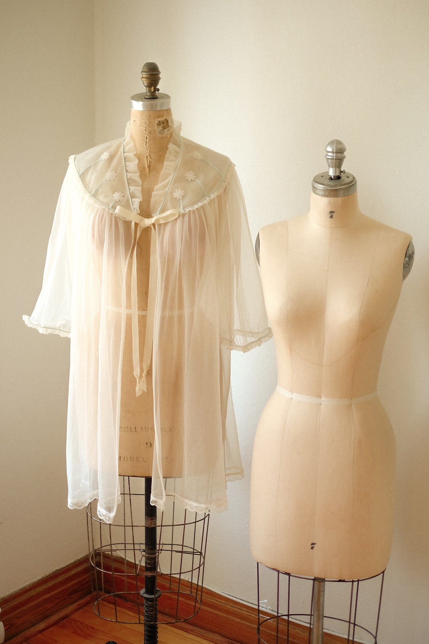 Vintage Reworked sheer daisy negligee ♡