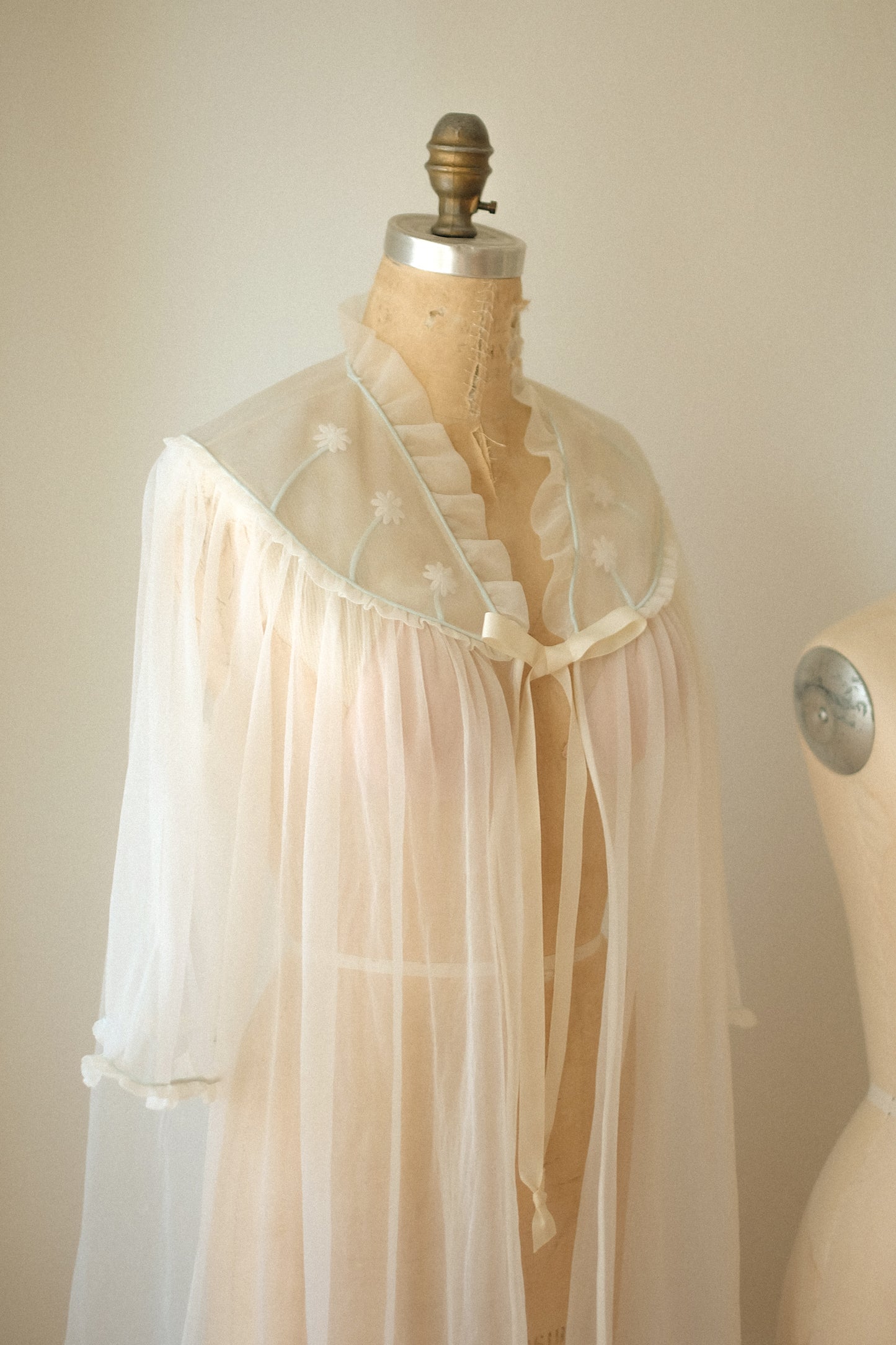 Vintage Reworked sheer daisy negligee ♡