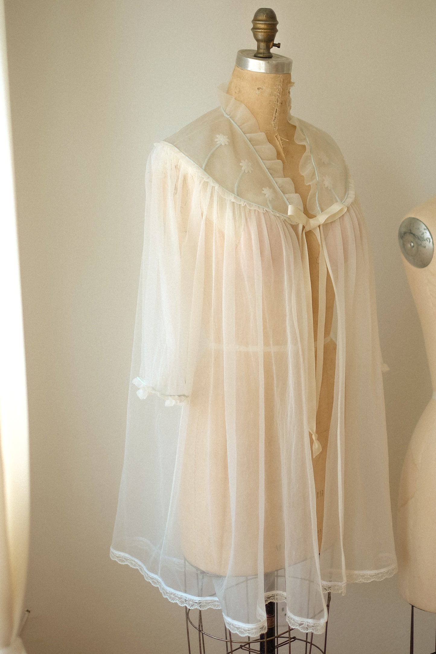 Vintage Reworked sheer daisy negligee ♡