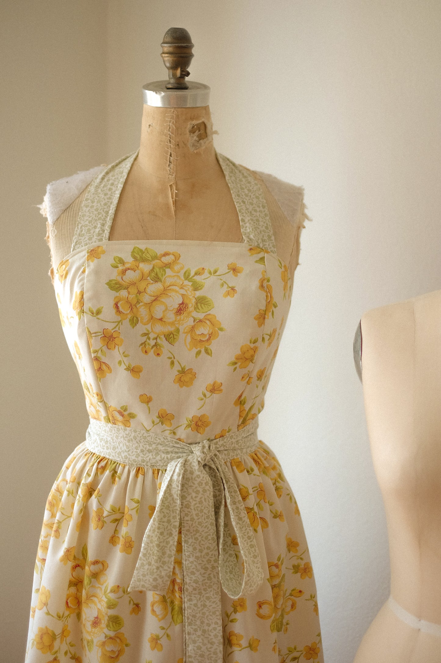 Handmade vintage floral apron - Honey β‘