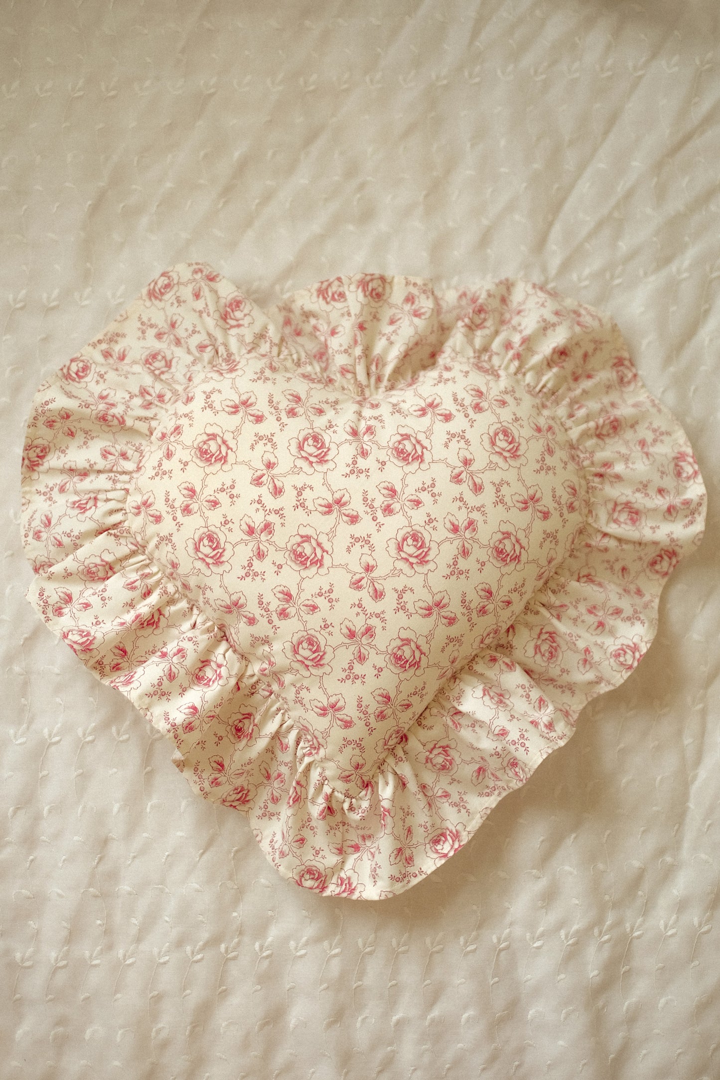 Handmade ruffled heart pillow - Rosebud♡