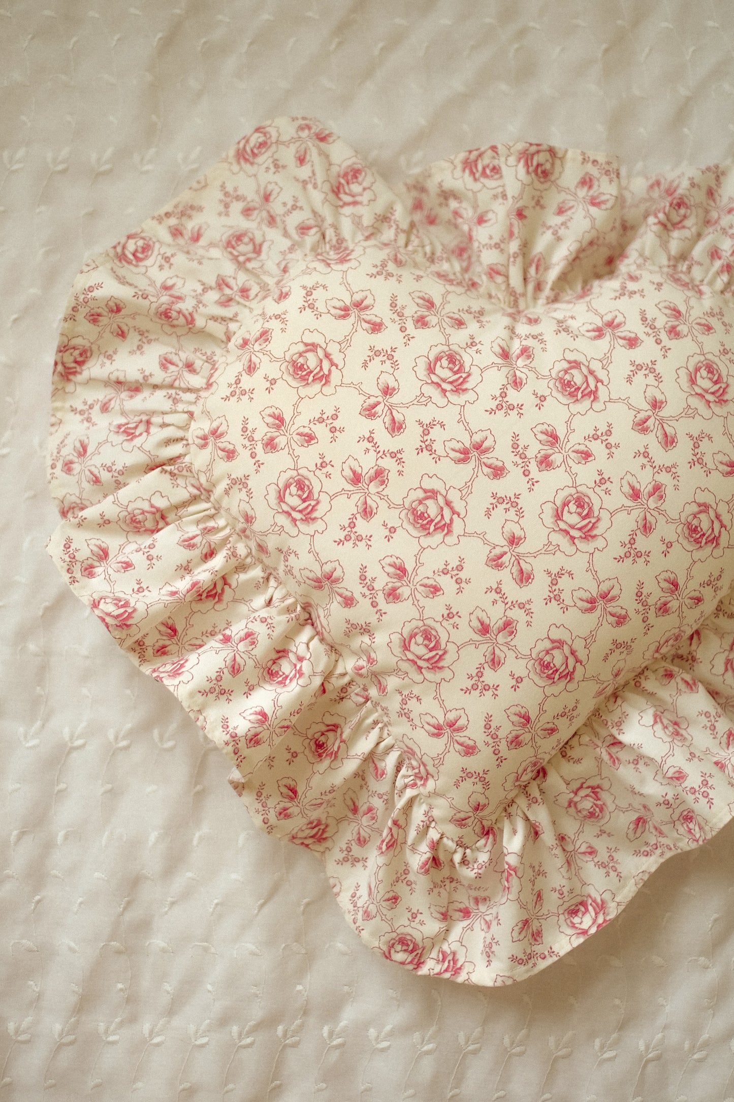 Handmade ruffled heart pillow - Rosebud♡