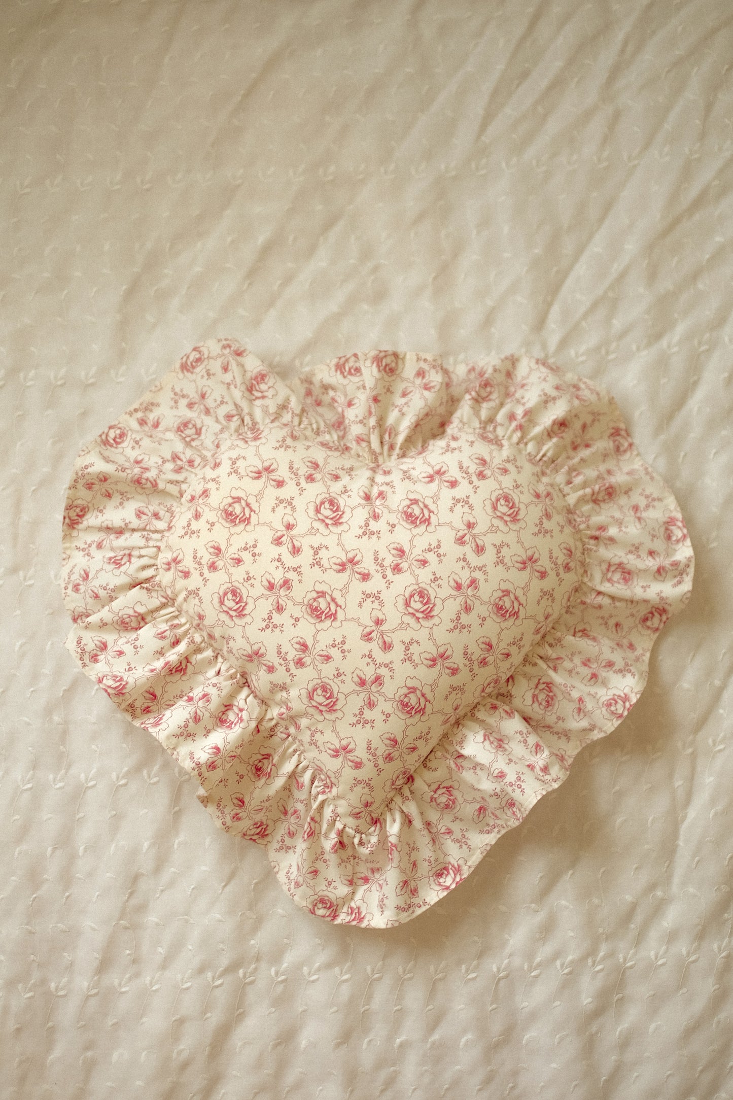 Handmade ruffled heart pillow - Rosebud♡