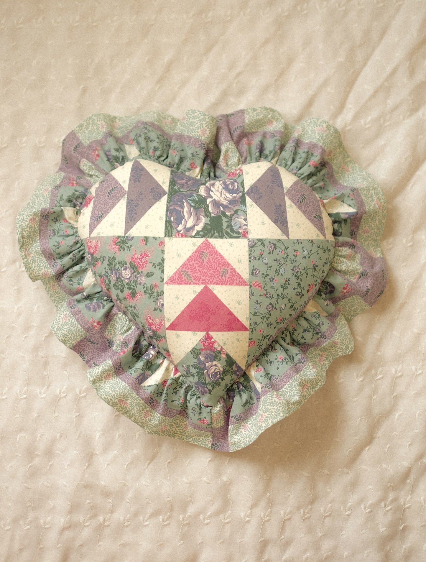 Handmade ruffled heart pillow - Love hearts♡