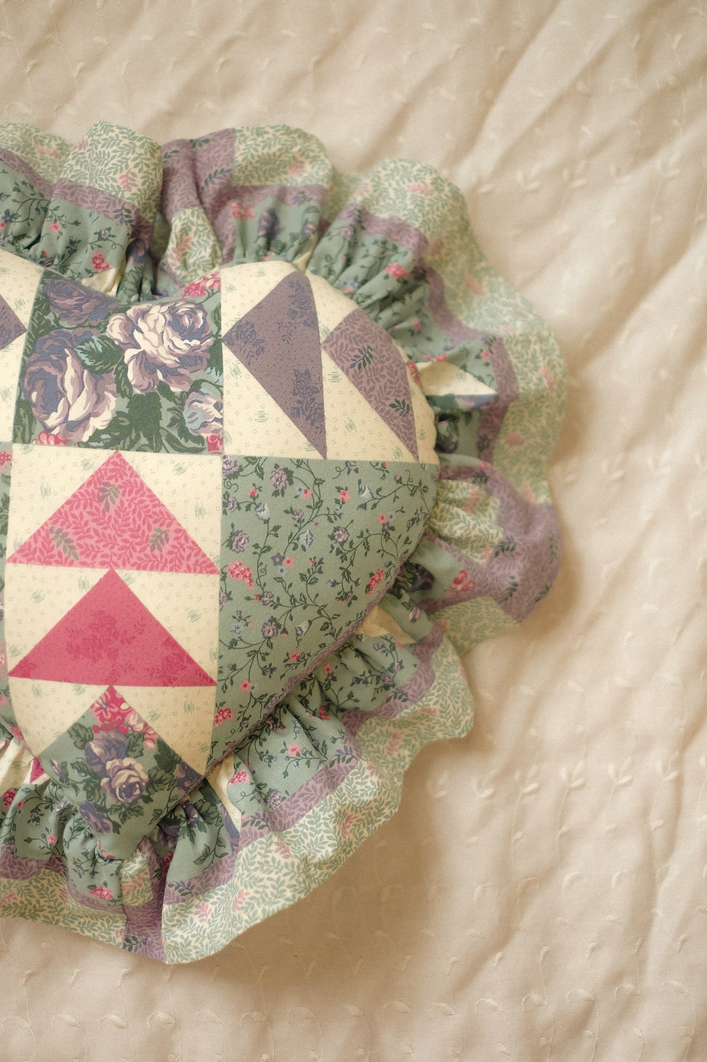 Handmade ruffled heart pillow - Love hearts♡