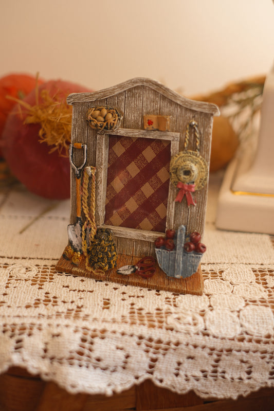 Vintage mini garden shed frame 🧺