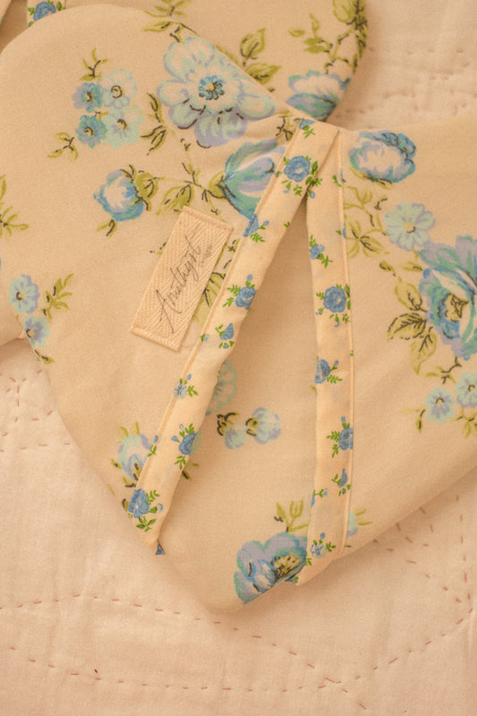 Handmade heart shaped oven mitts - blue blossom