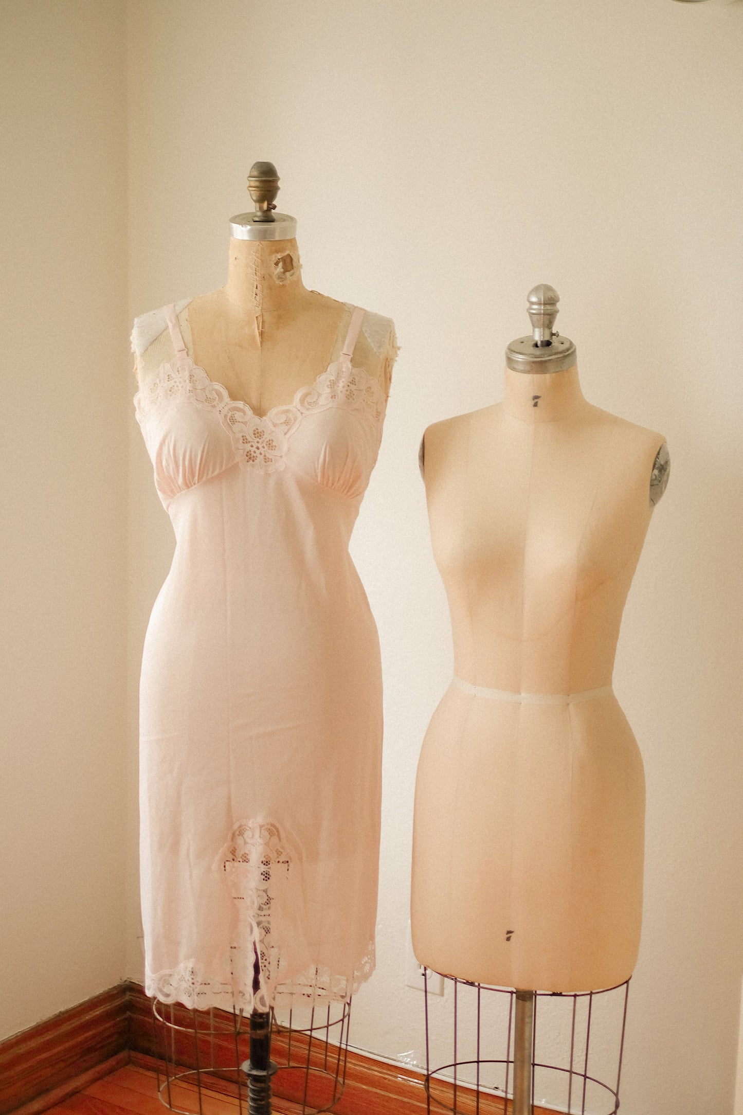Vintage Lacey light pink slip dress ♡