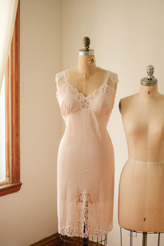 Vintage Lacey light pink slip dress ♡
