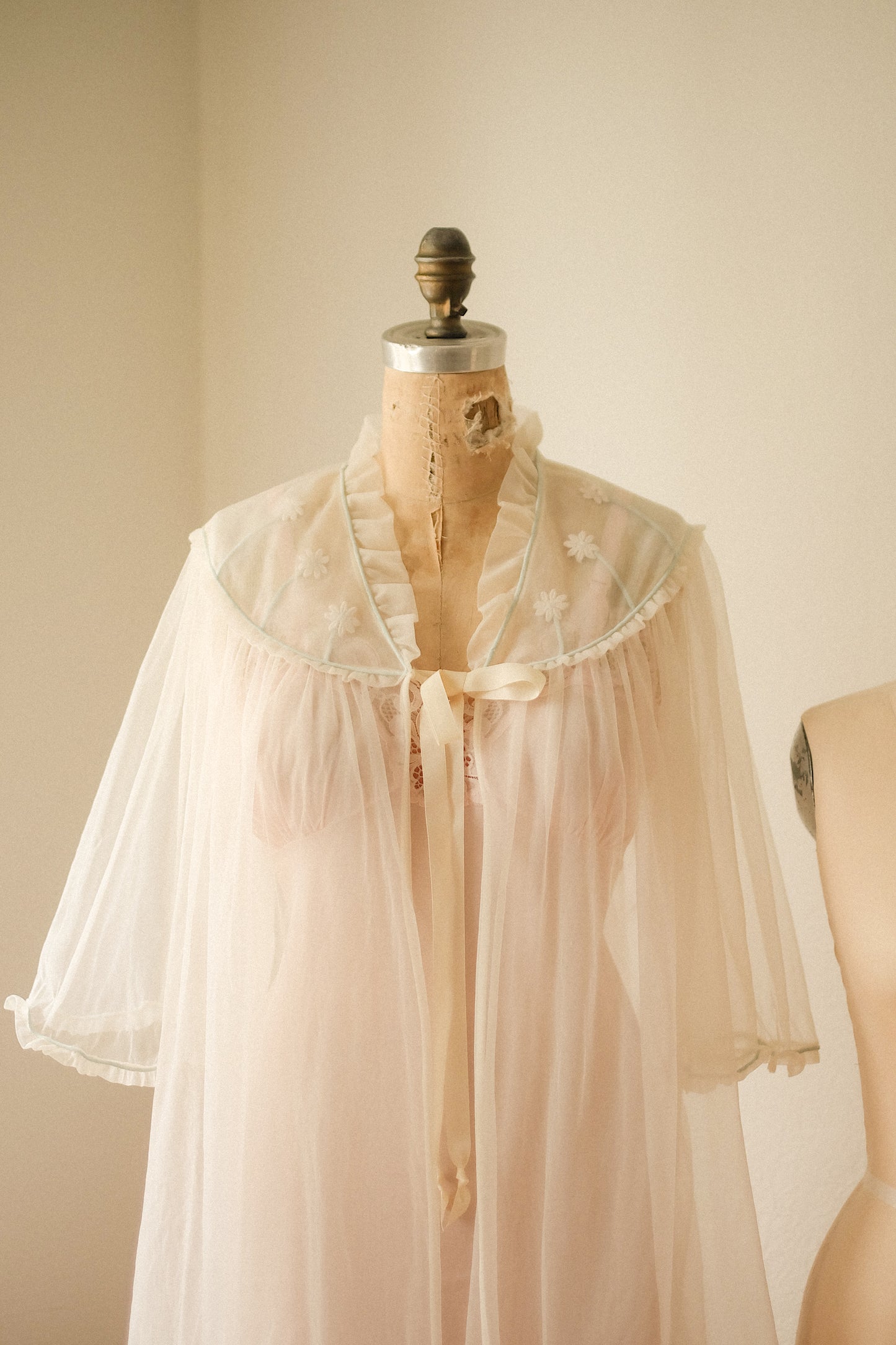 Vintage Lacey light pink slip dress ♡