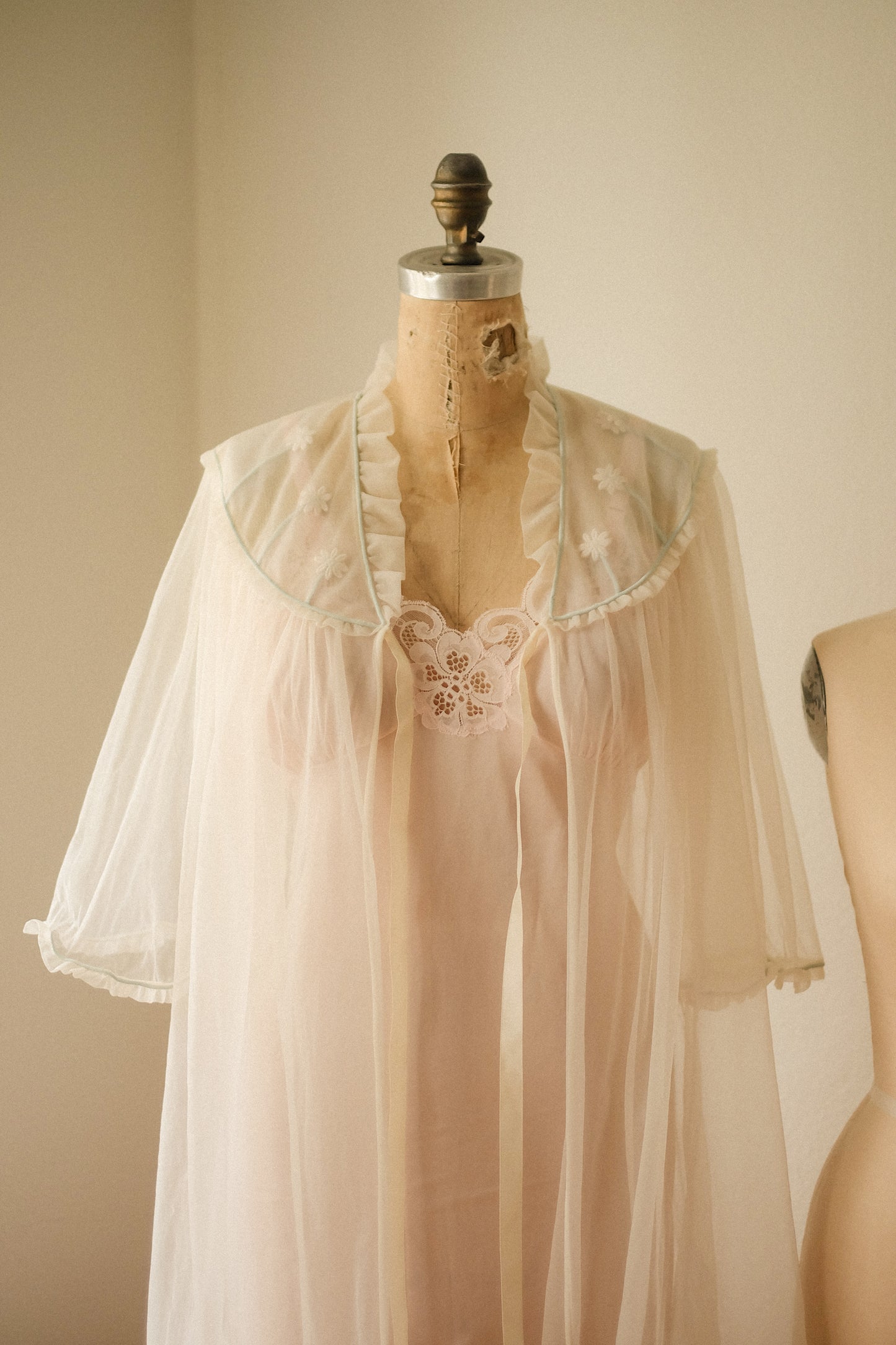 Vintage Lacey light pink slip dress ♡