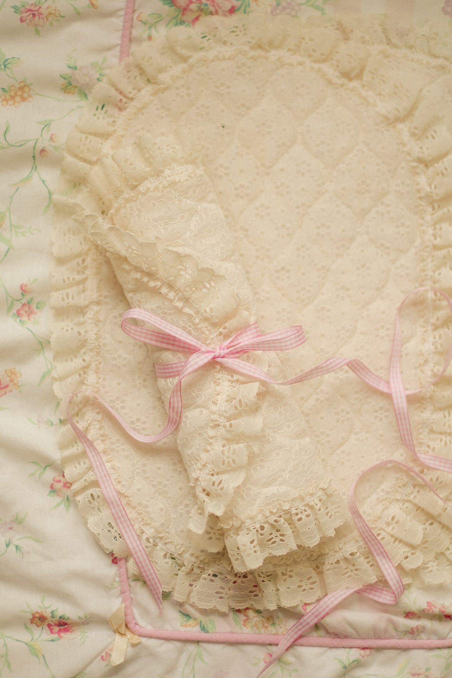Vintage doily lace ruffled placemats β‘ Set of four