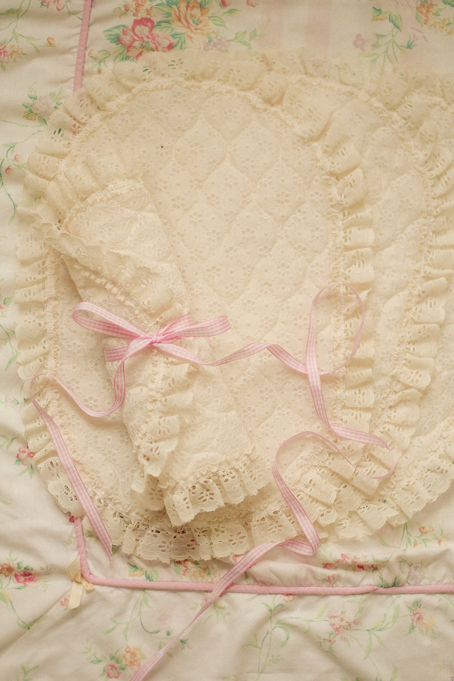Vintage doily lace ruffled placemats ♡ Set of four