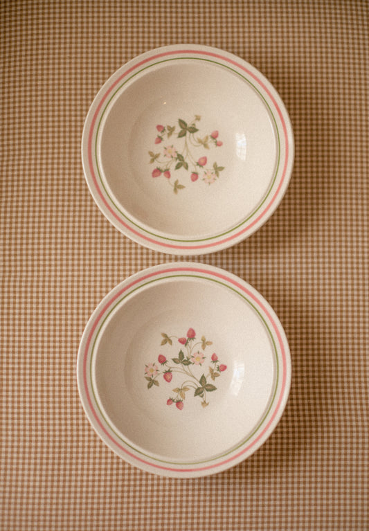 Vintage strawberries & cream serving bowls - Set of two♡