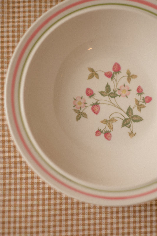 Vintage strawberries & cream serving bowls - Set of two♡
