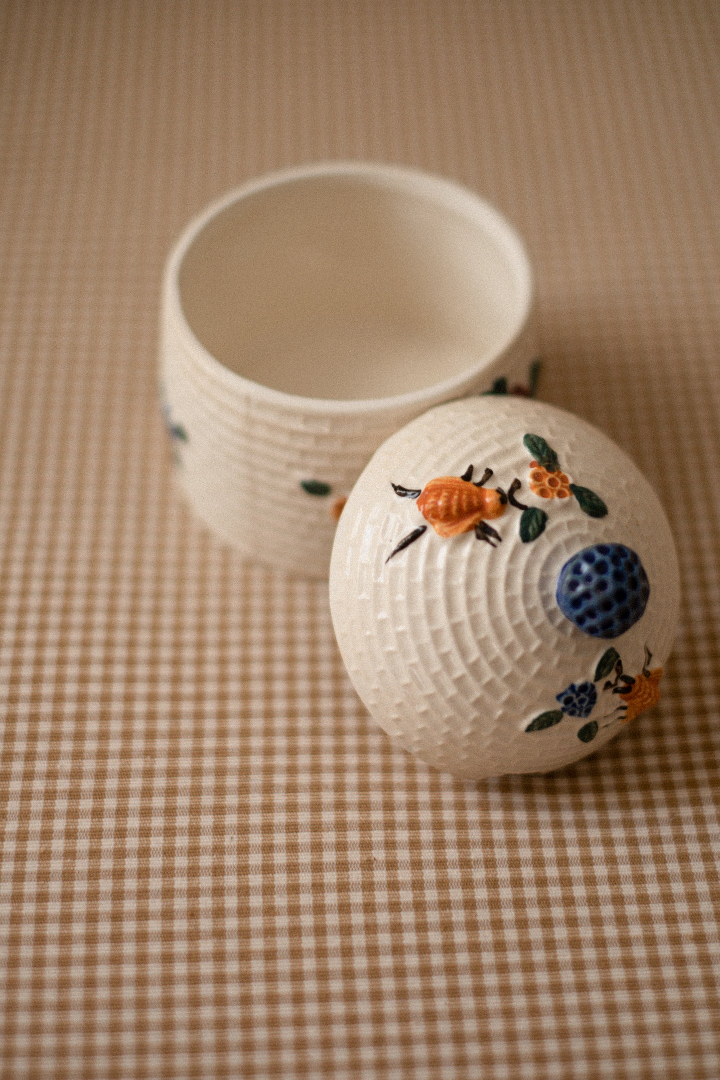 Vintage handpainted ceramic honey pot♡