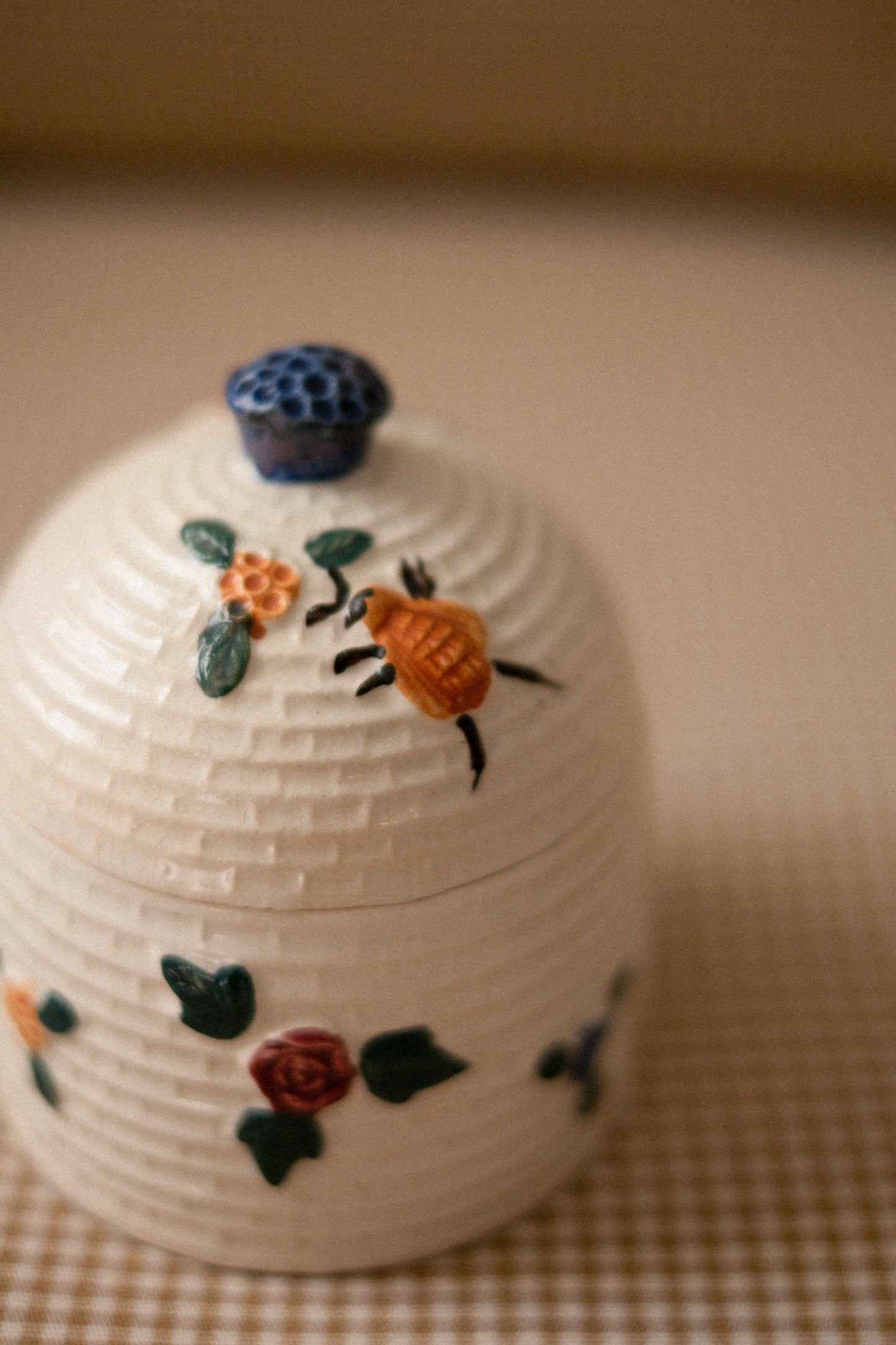 Vintage handpainted ceramic honey pot♡