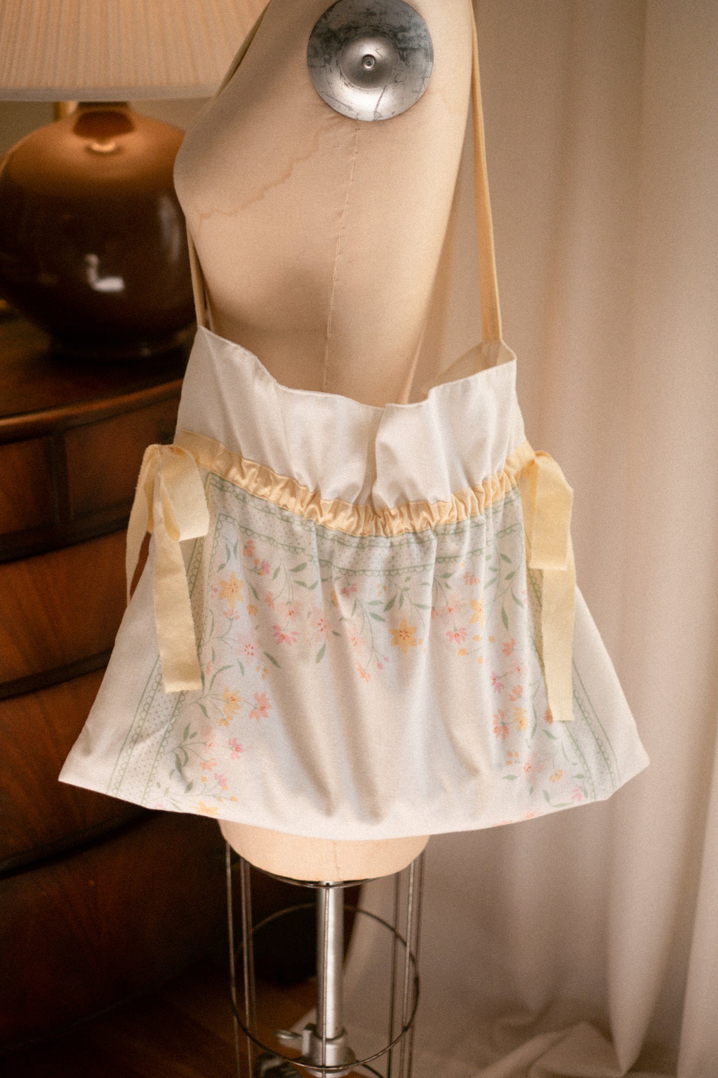 New♡ Cotton ruffled bow slouchy tote bag - Lizzie