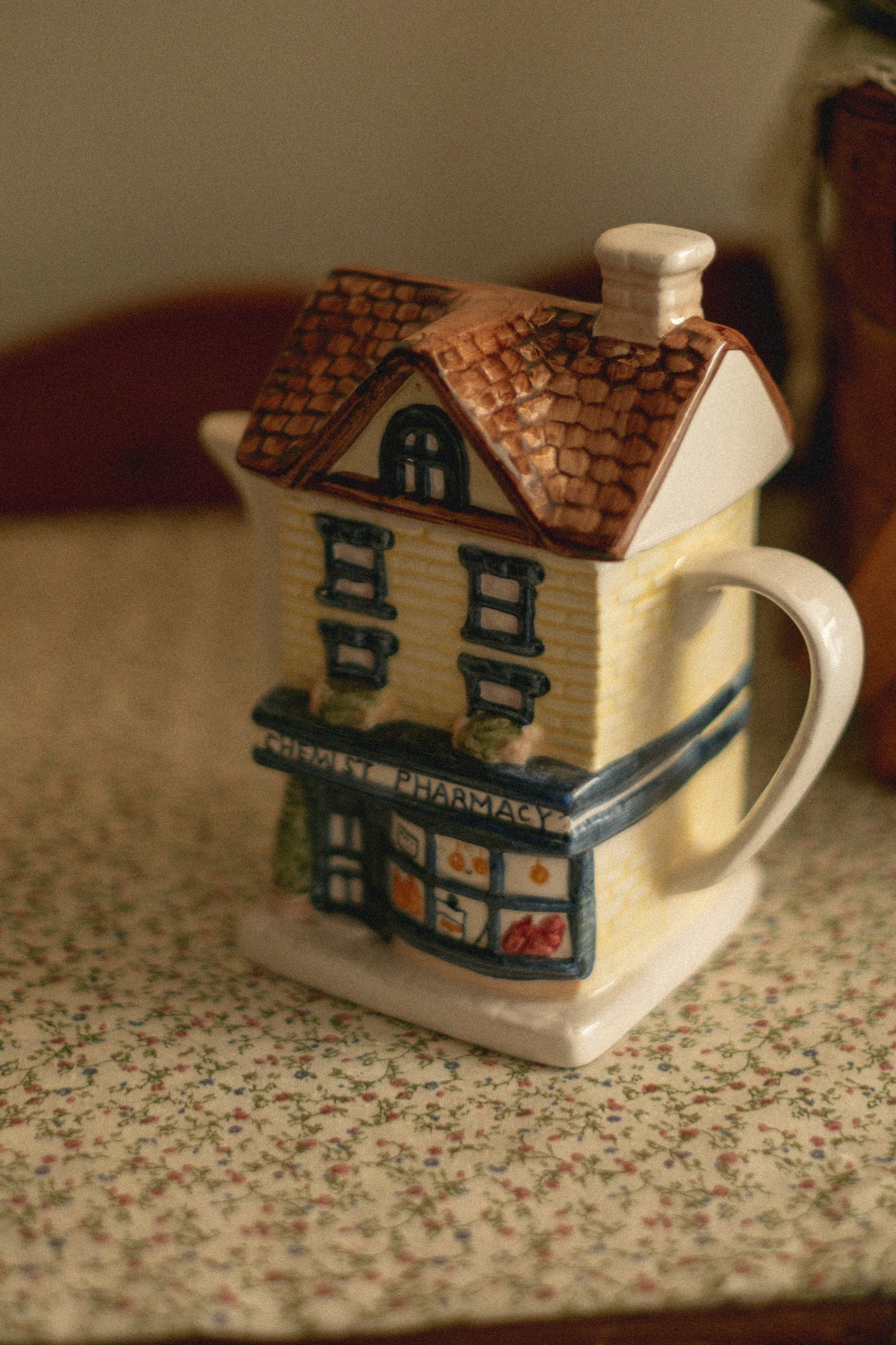 Vintage little house tea pot