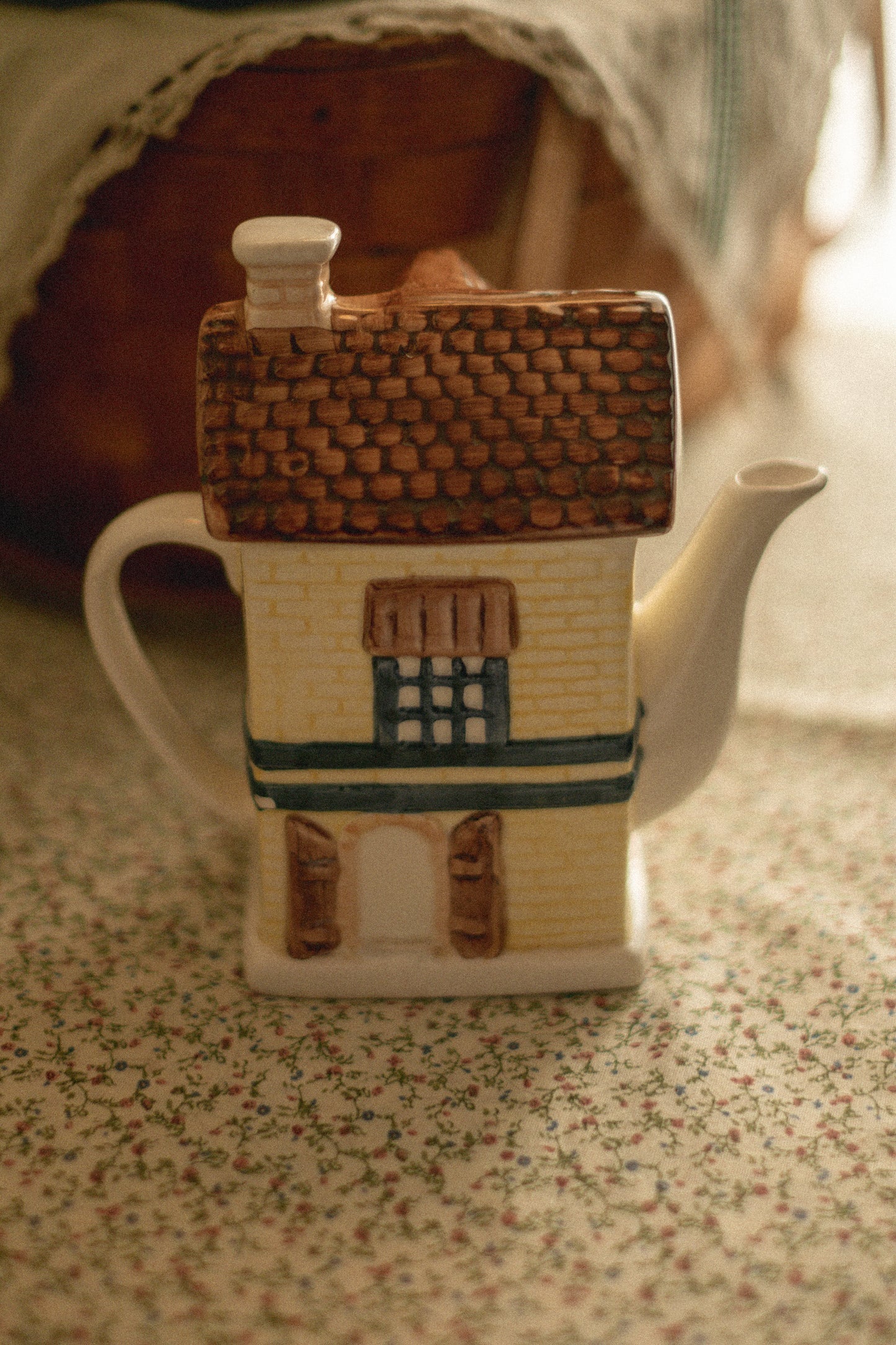 Vintage little house tea pot