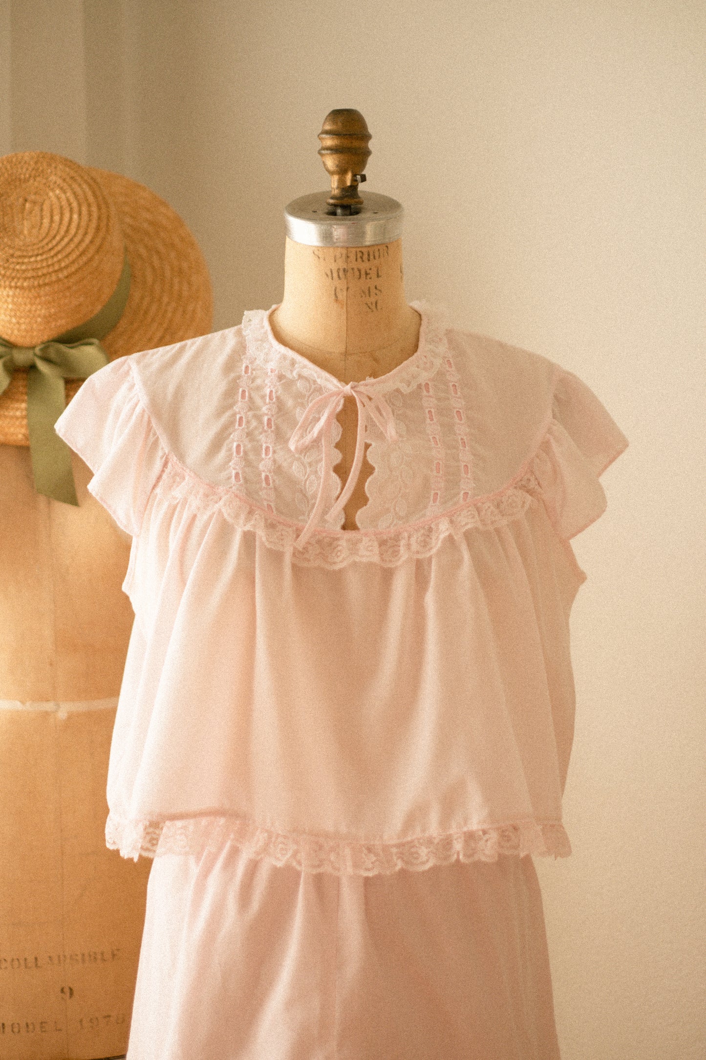Vintage pink lacy pyjama set