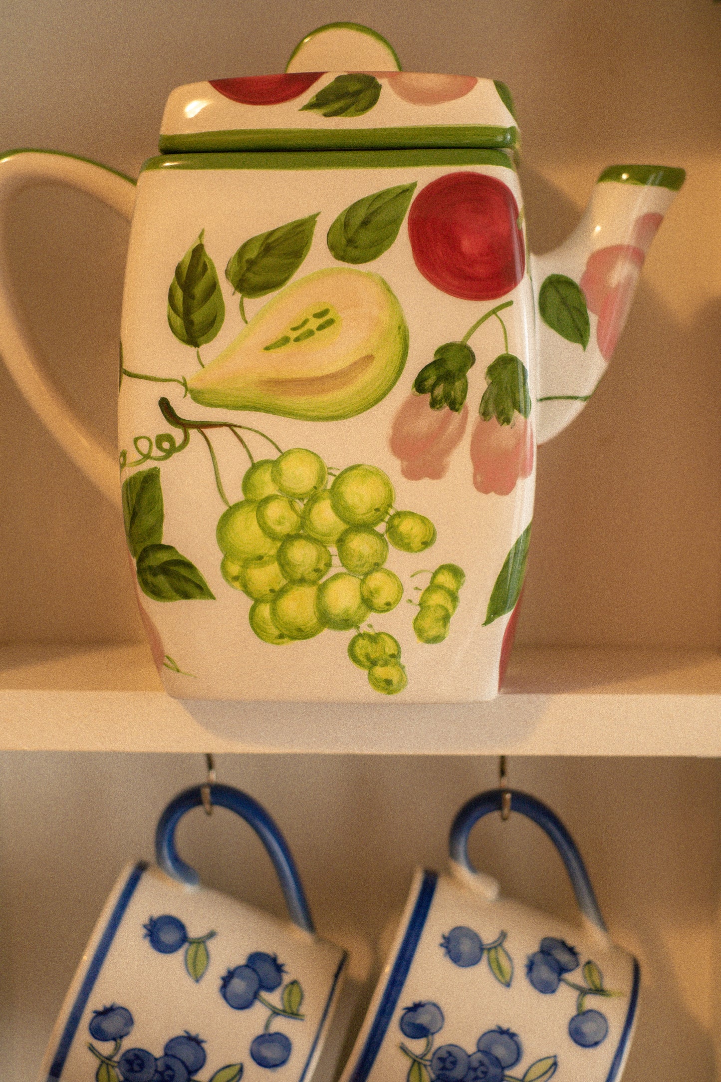 Vintage fruity hand painted ceramic tea pot vase 🍒