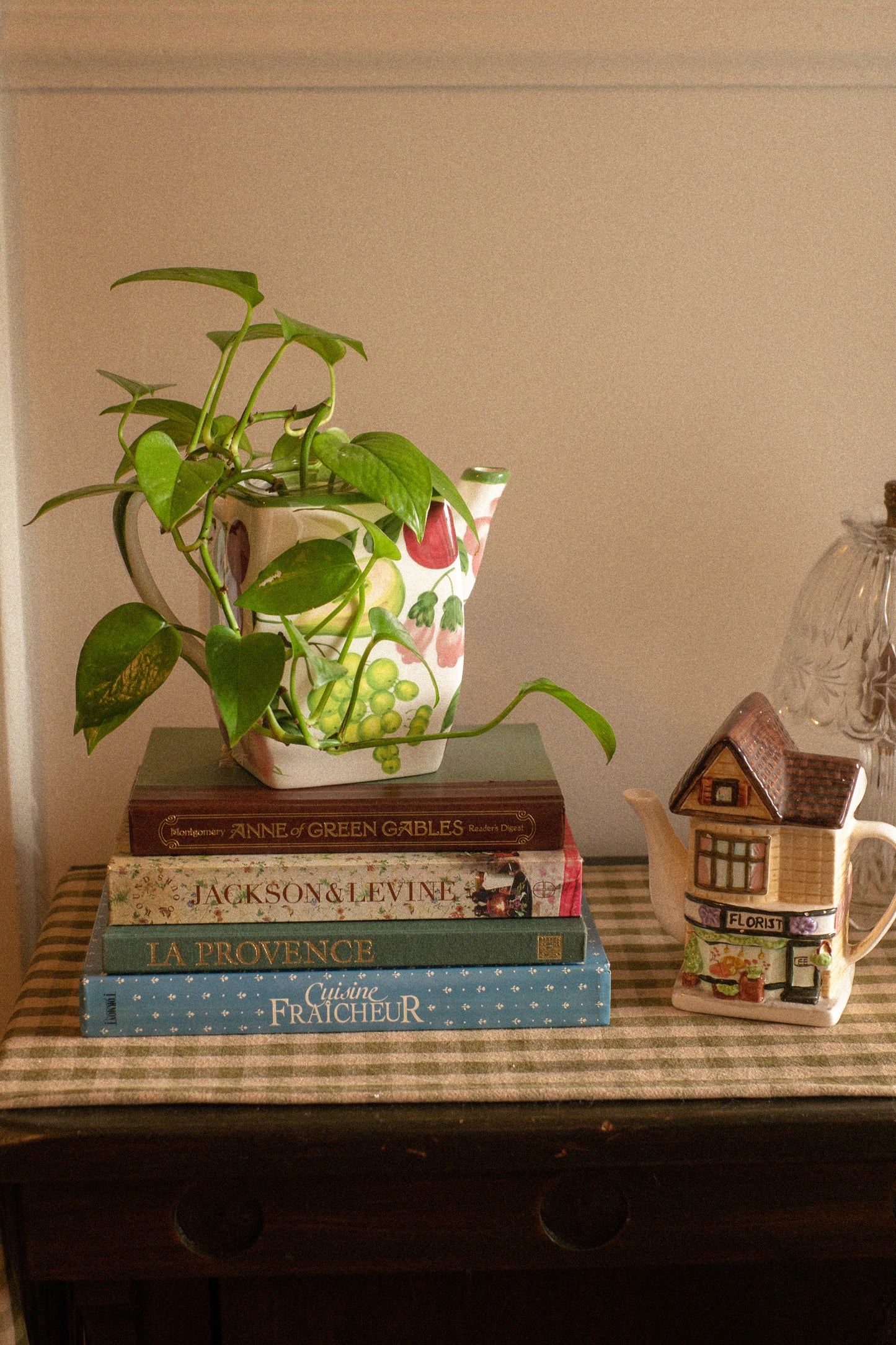 Vintage fruity hand painted ceramic tea pot vase 🍒