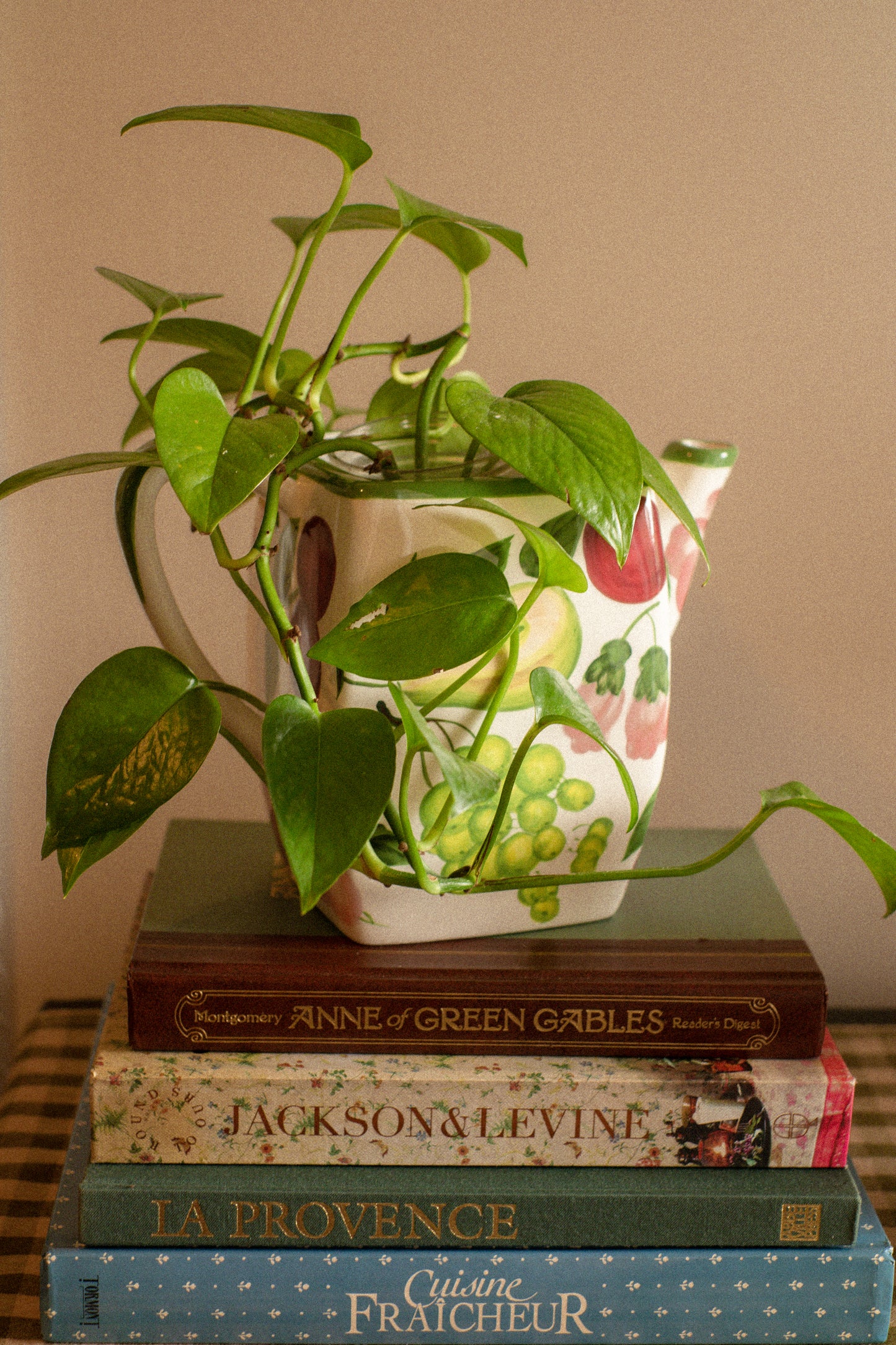 Vintage fruity hand painted ceramic tea pot vase 🍒