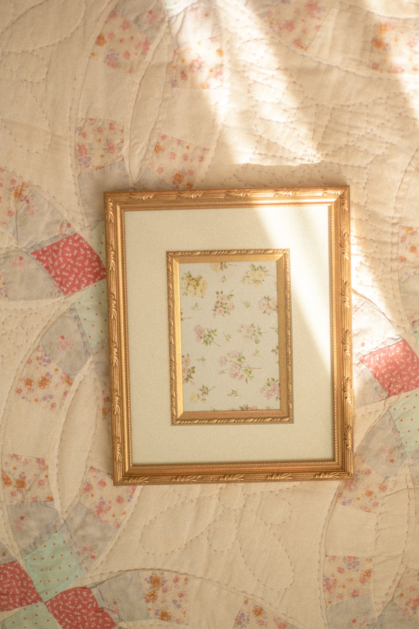 Vintage gold mat picture frame