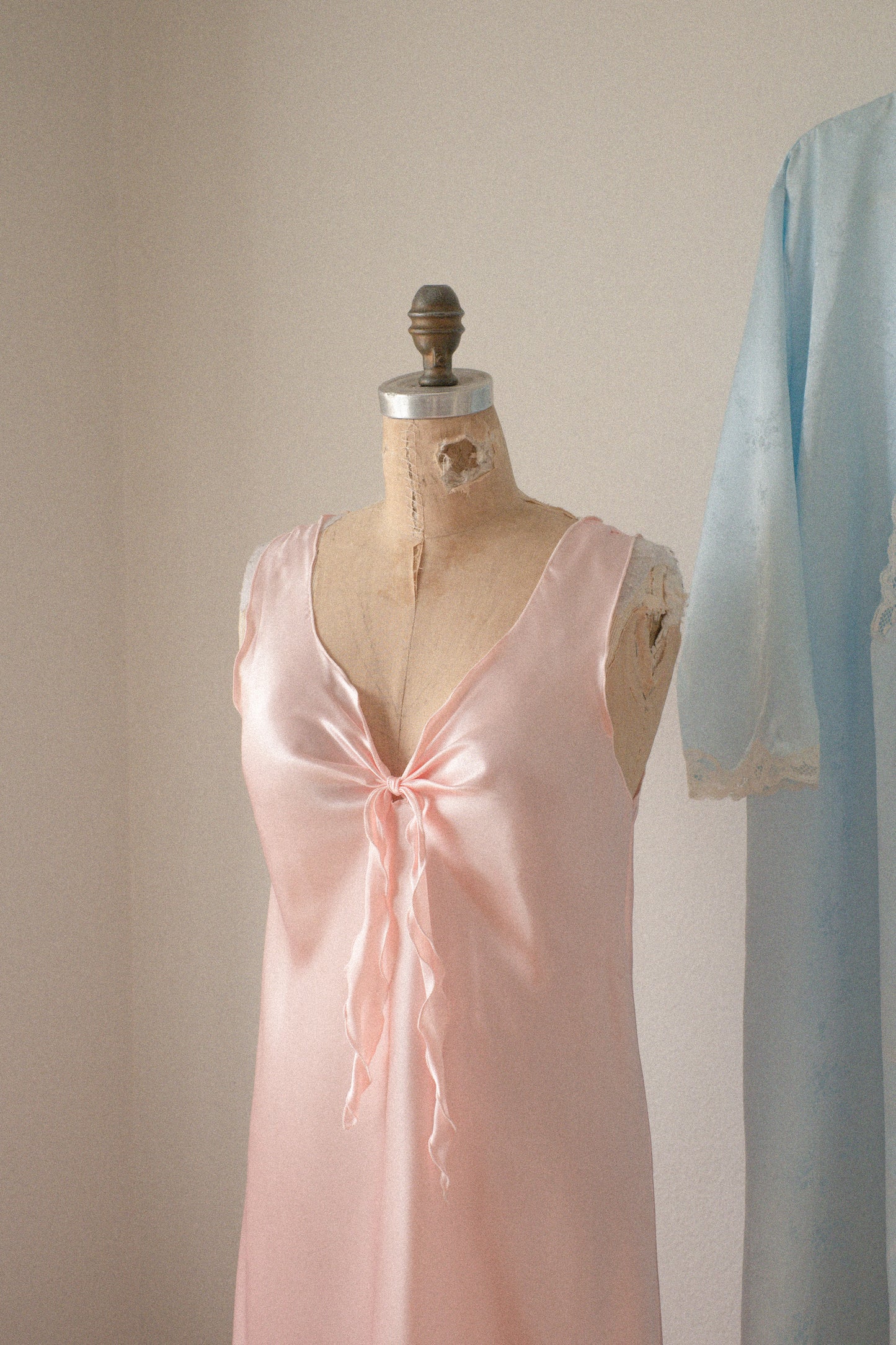 Vintage baby pink satin nighty & cover up set š