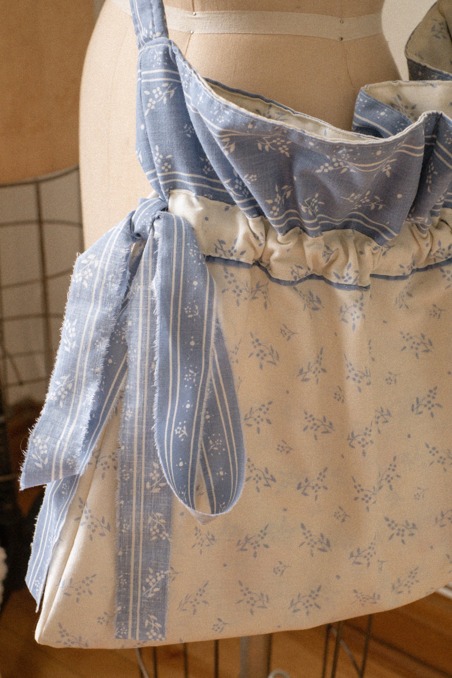 New♡ Cotton ruffled bow slouchy tote bag - Bluebell
