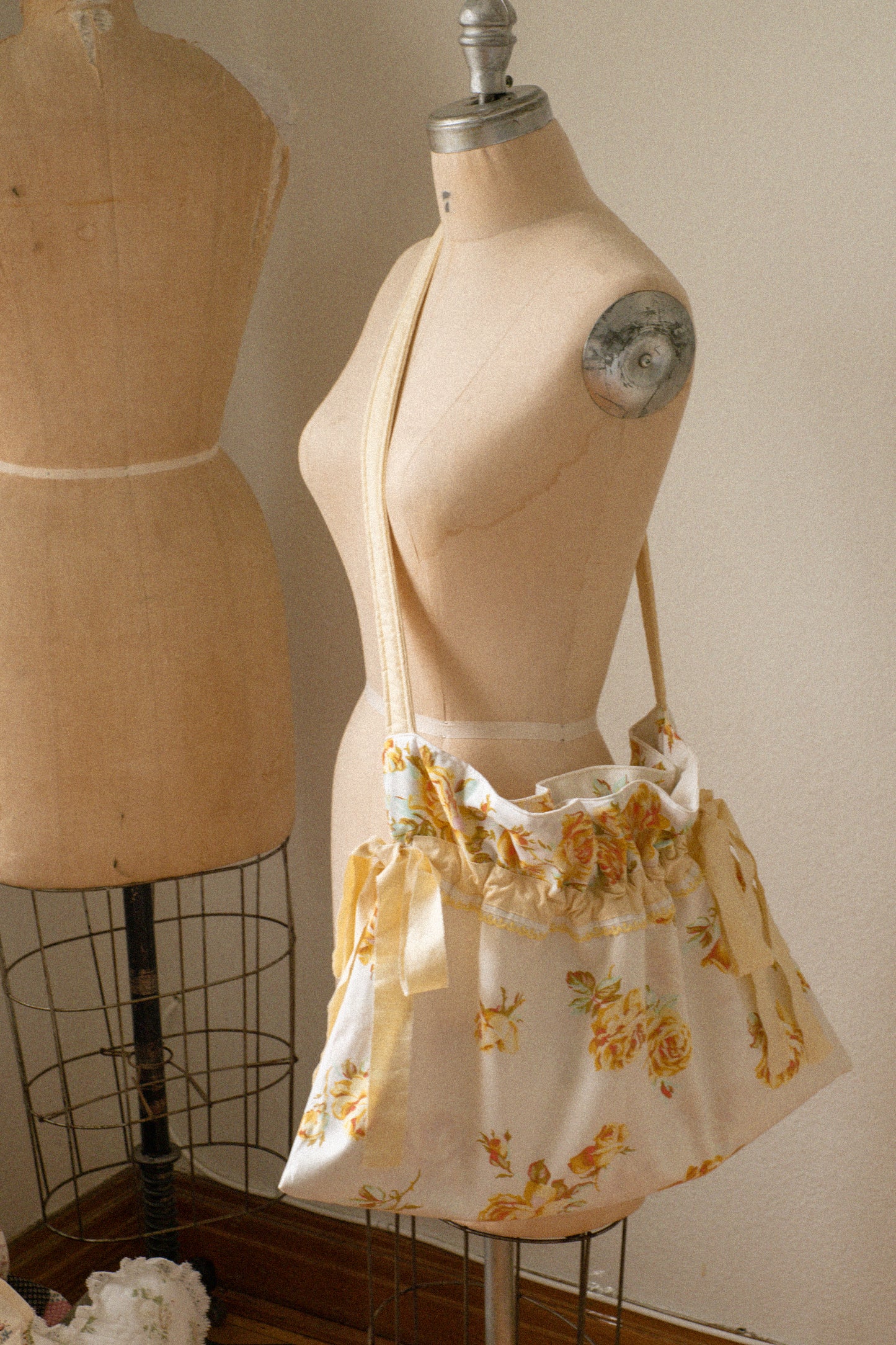 New♡ Cotton ruffled bow slouchy tote bag - Daisie