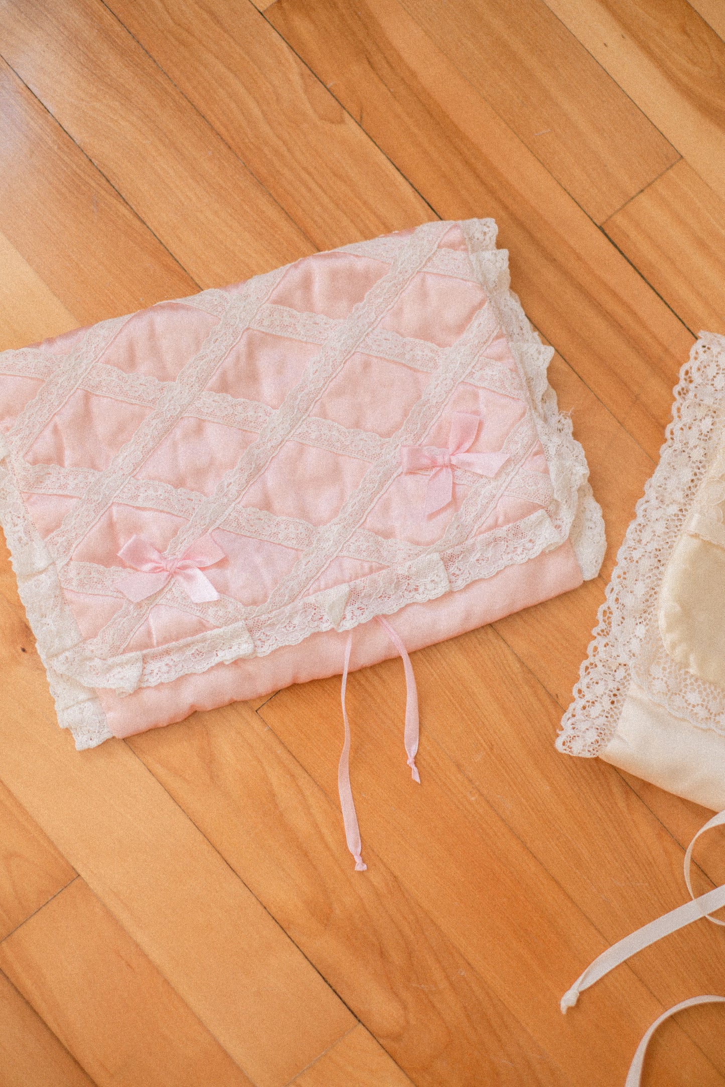 Vintage Satin lingerie bag - Pink bows