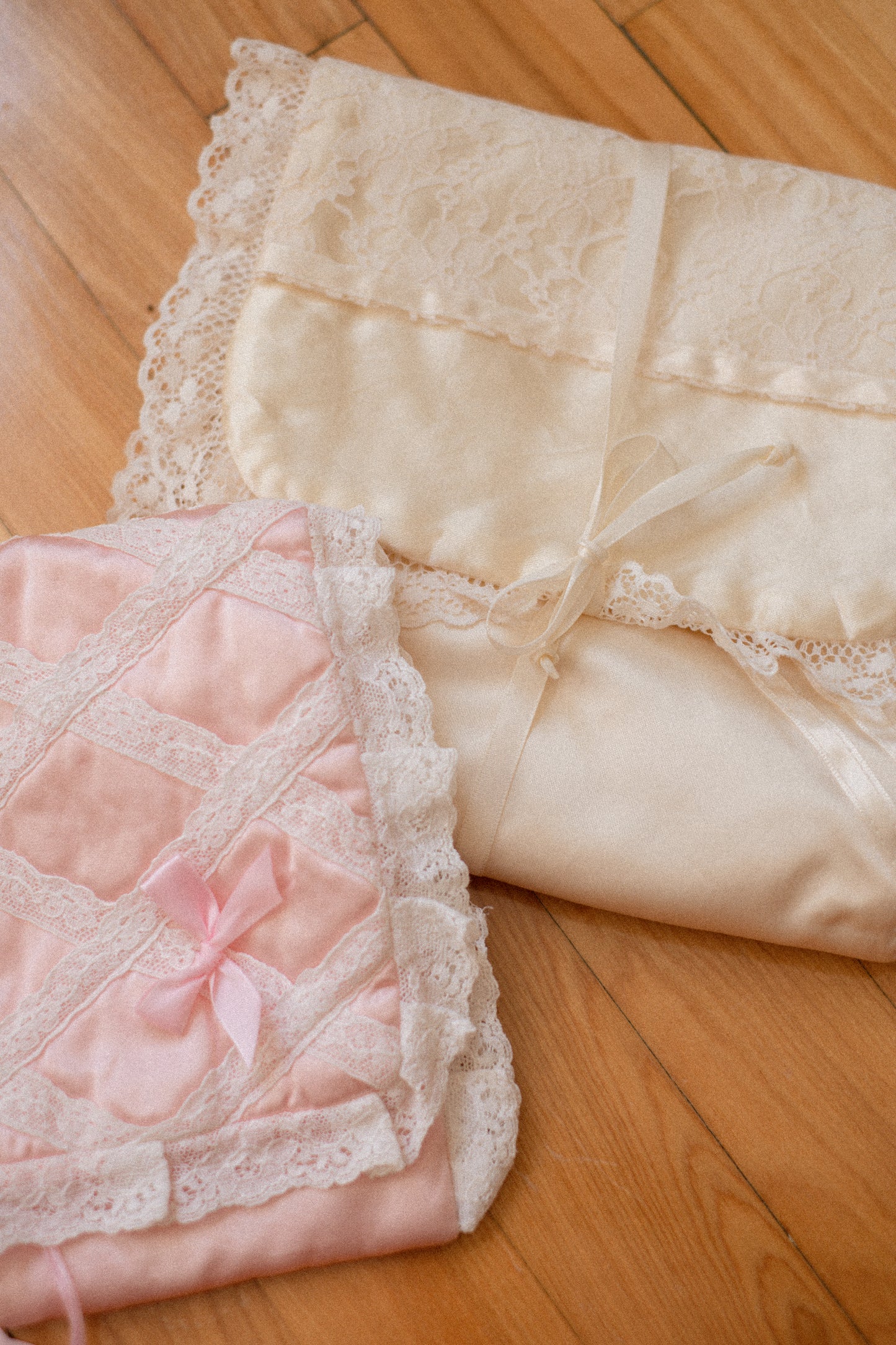 Vintage Satin lingerie bag - Pink bows