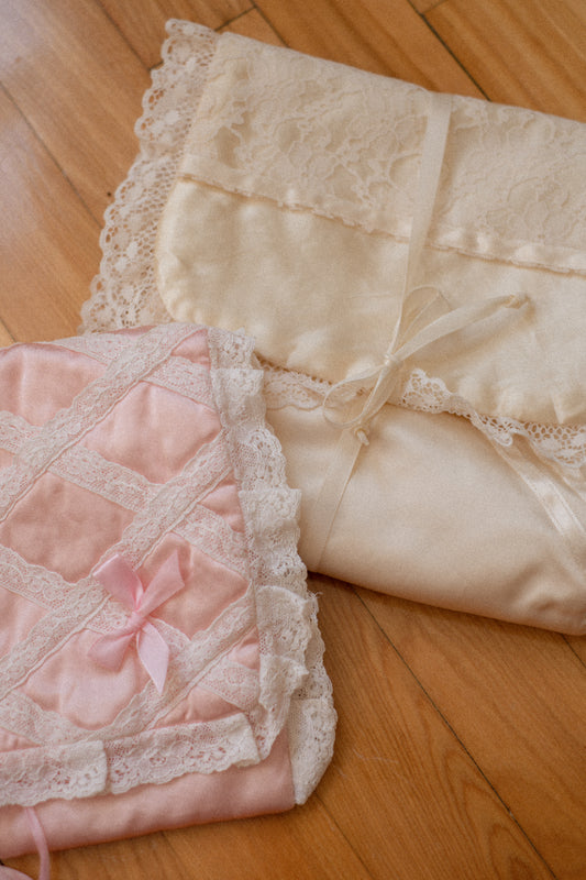 Vintage Satin lingerie bag - Cream lace