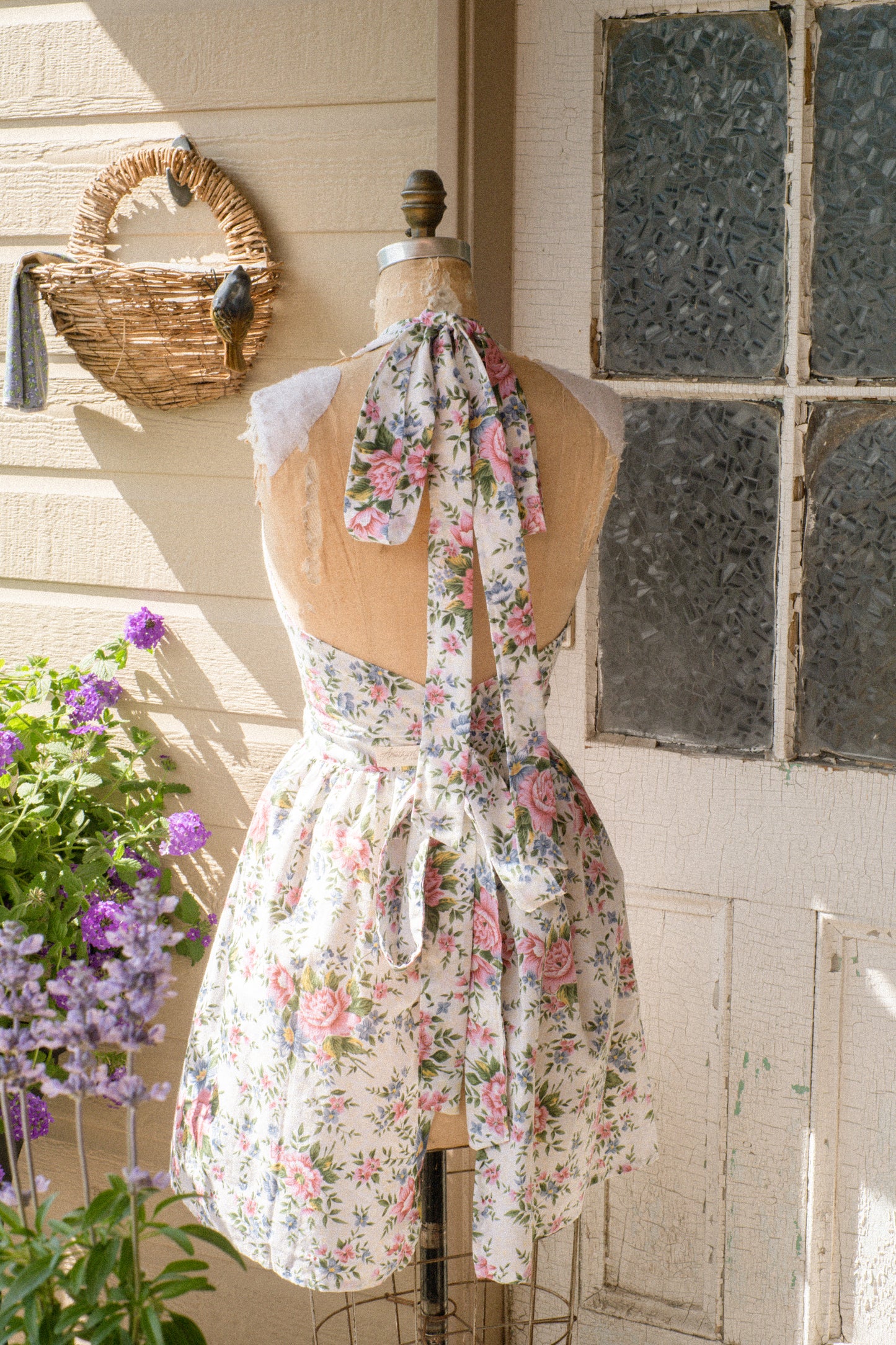 Handmade vintage inspired apron - Petites fleurs