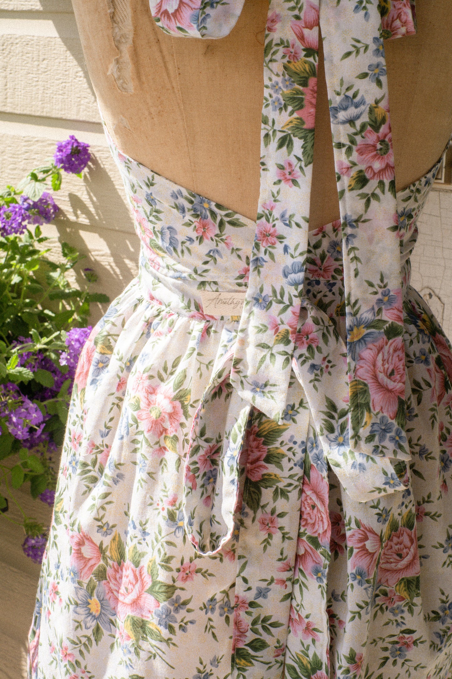 Handmade vintage inspired apron - Petites fleurs