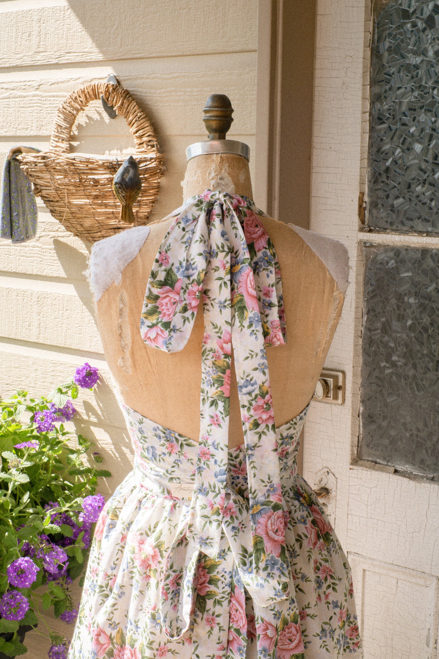 Handmade vintage inspired apron - Petites fleurs